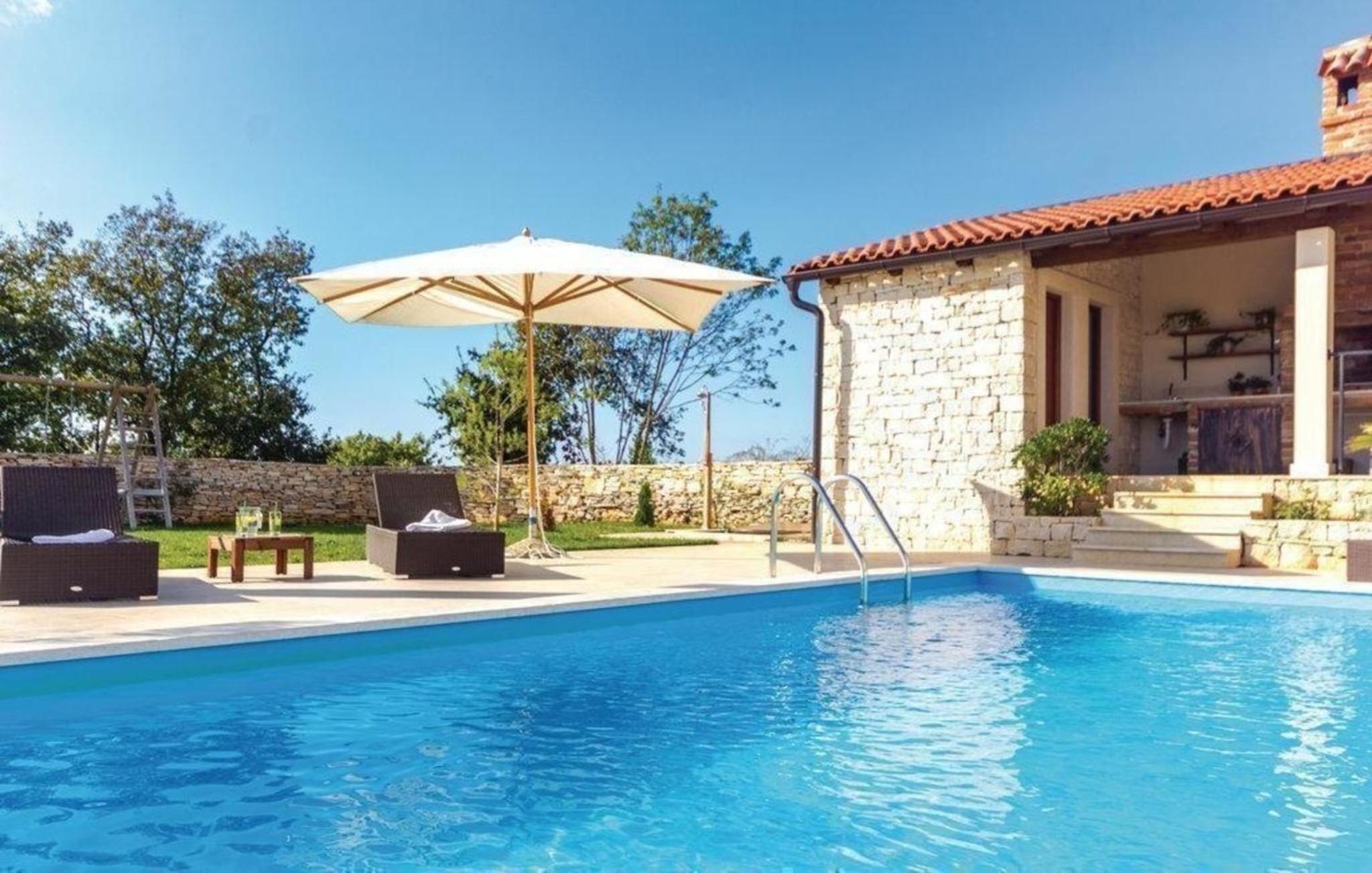 Charmante Villa Histra Mit Pool Und Großem Garten view 3