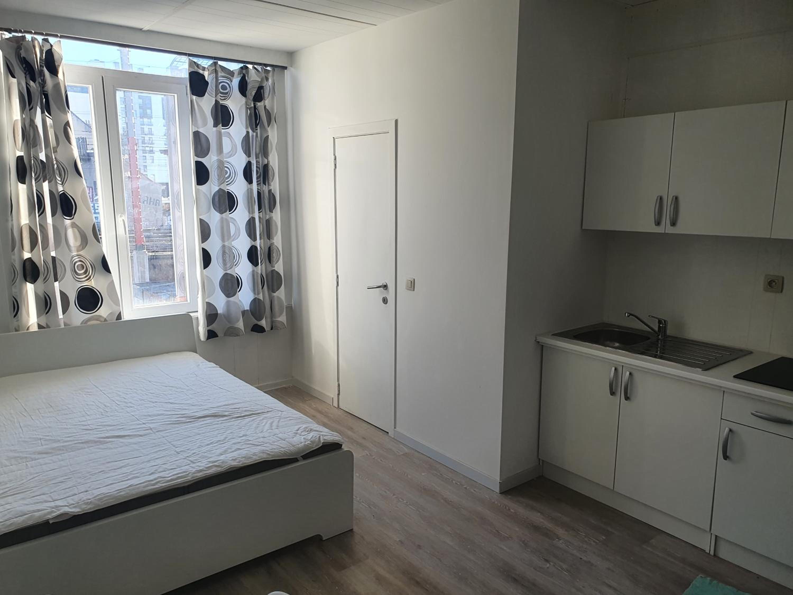 central studio for 2