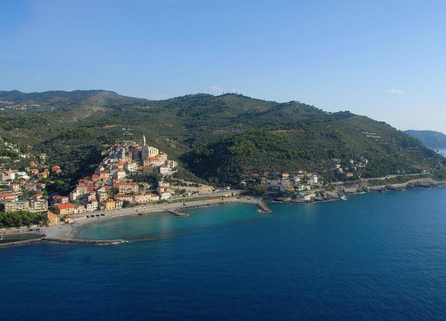 Komfortable Ferienwohnung in Cervo mit Sonnigem Garten view 2