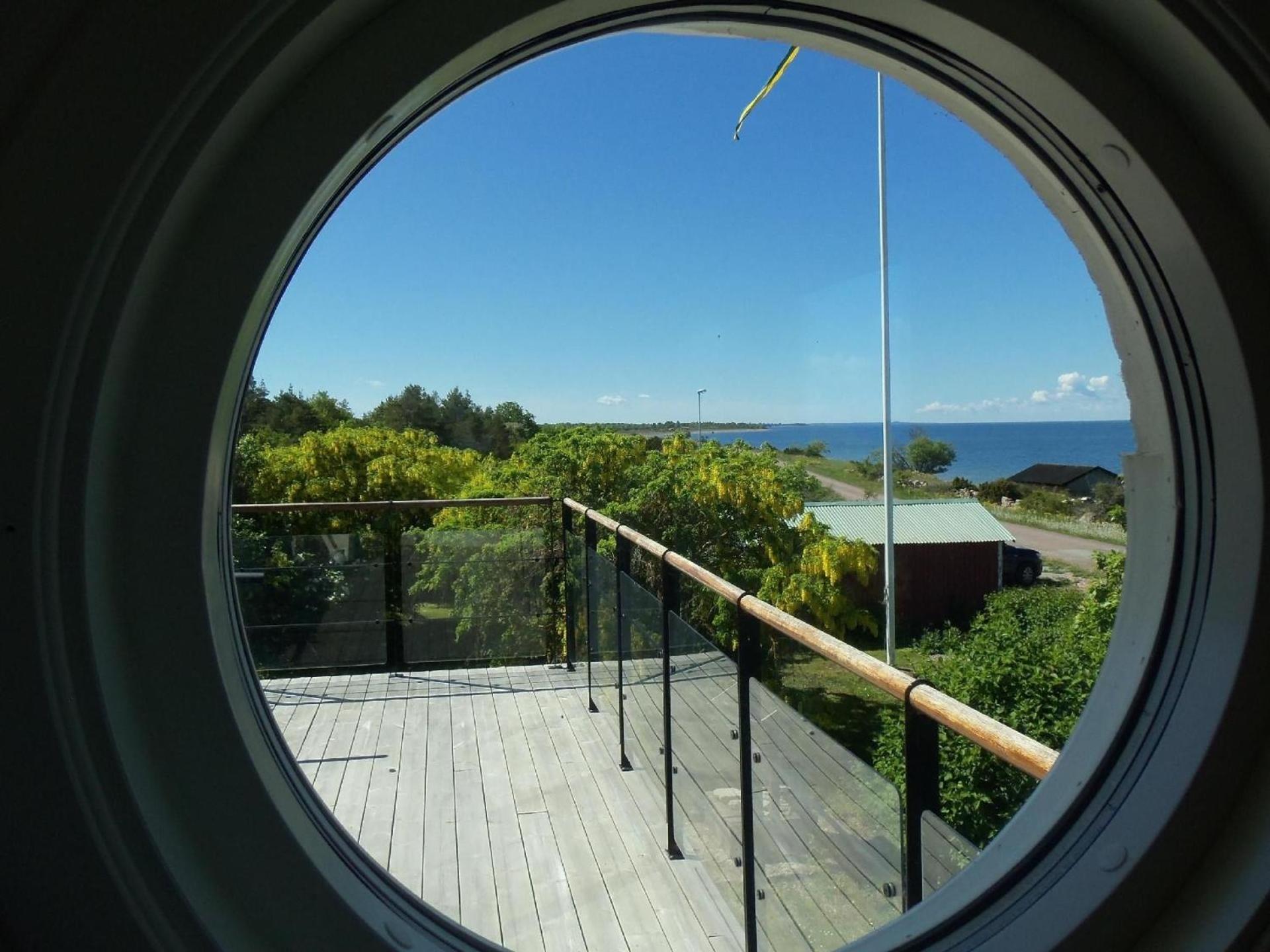 Freistehende Strandvilla mit großem Balkon