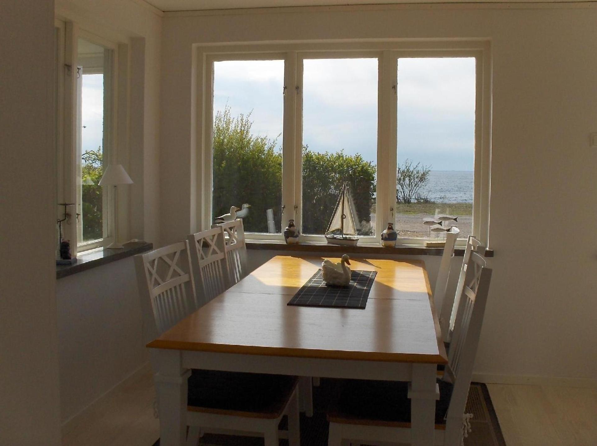 Freistehende Strandvilla mit großem Balkon