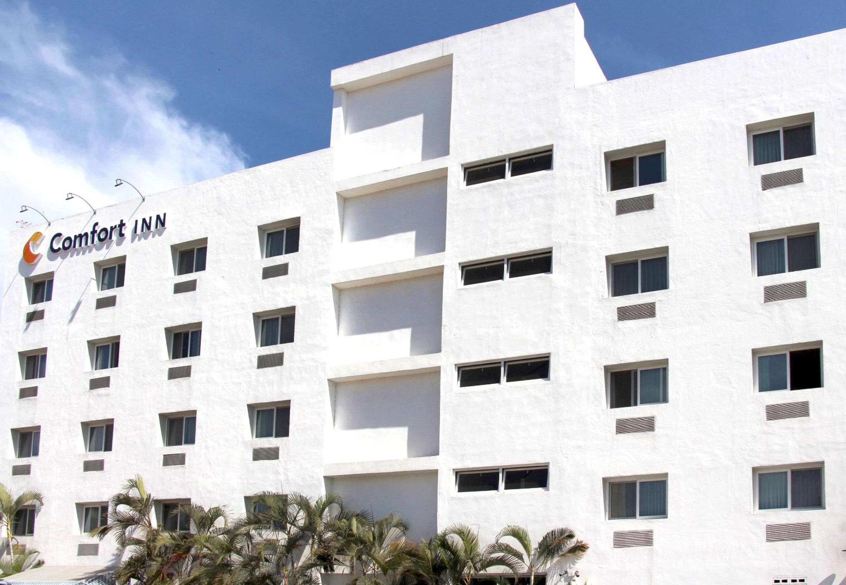 Comfort Inn Puerto Vallarta Golfside & Marina