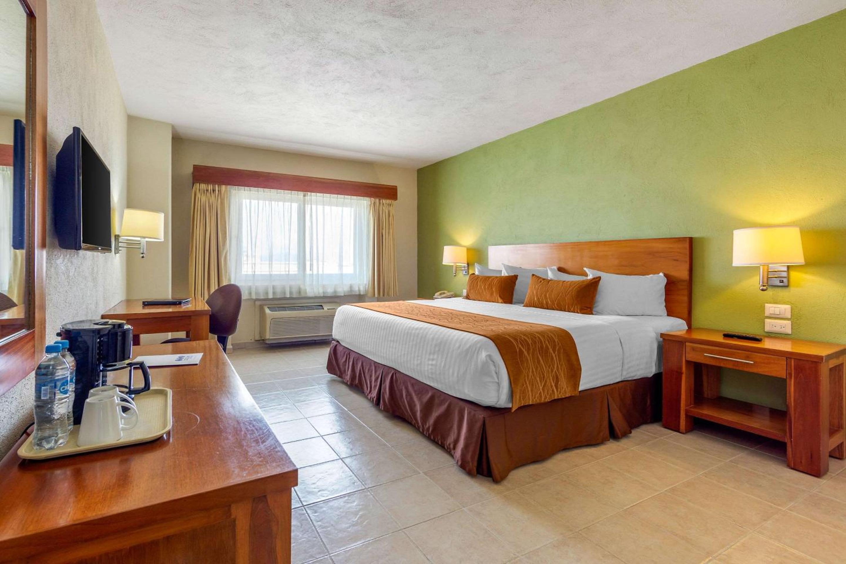 Comfort Inn Puerto Vallarta Golfside & Marina