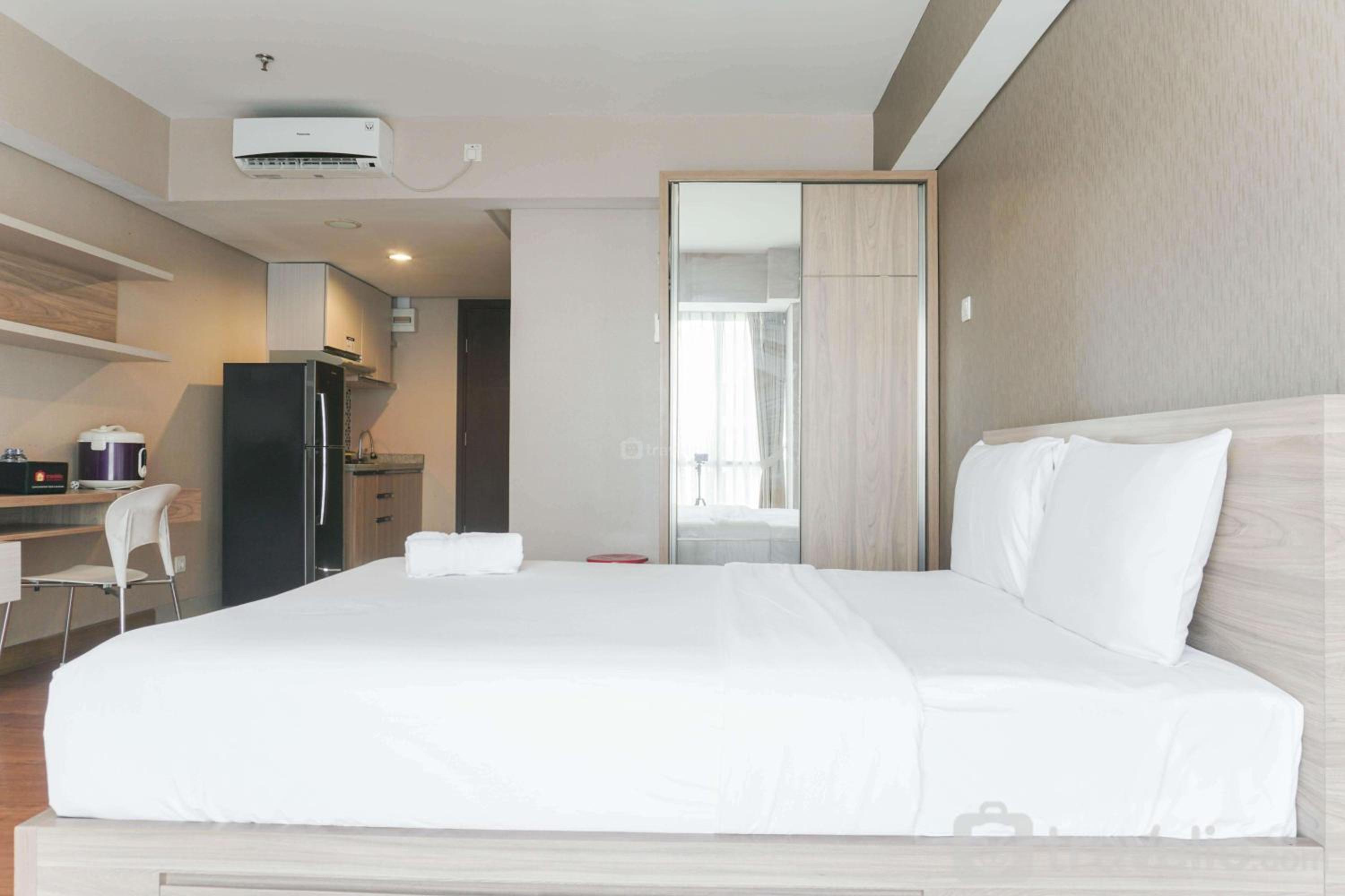 Comfortable and Nice Studio Room Apartement at H Residence By Travelio view 2