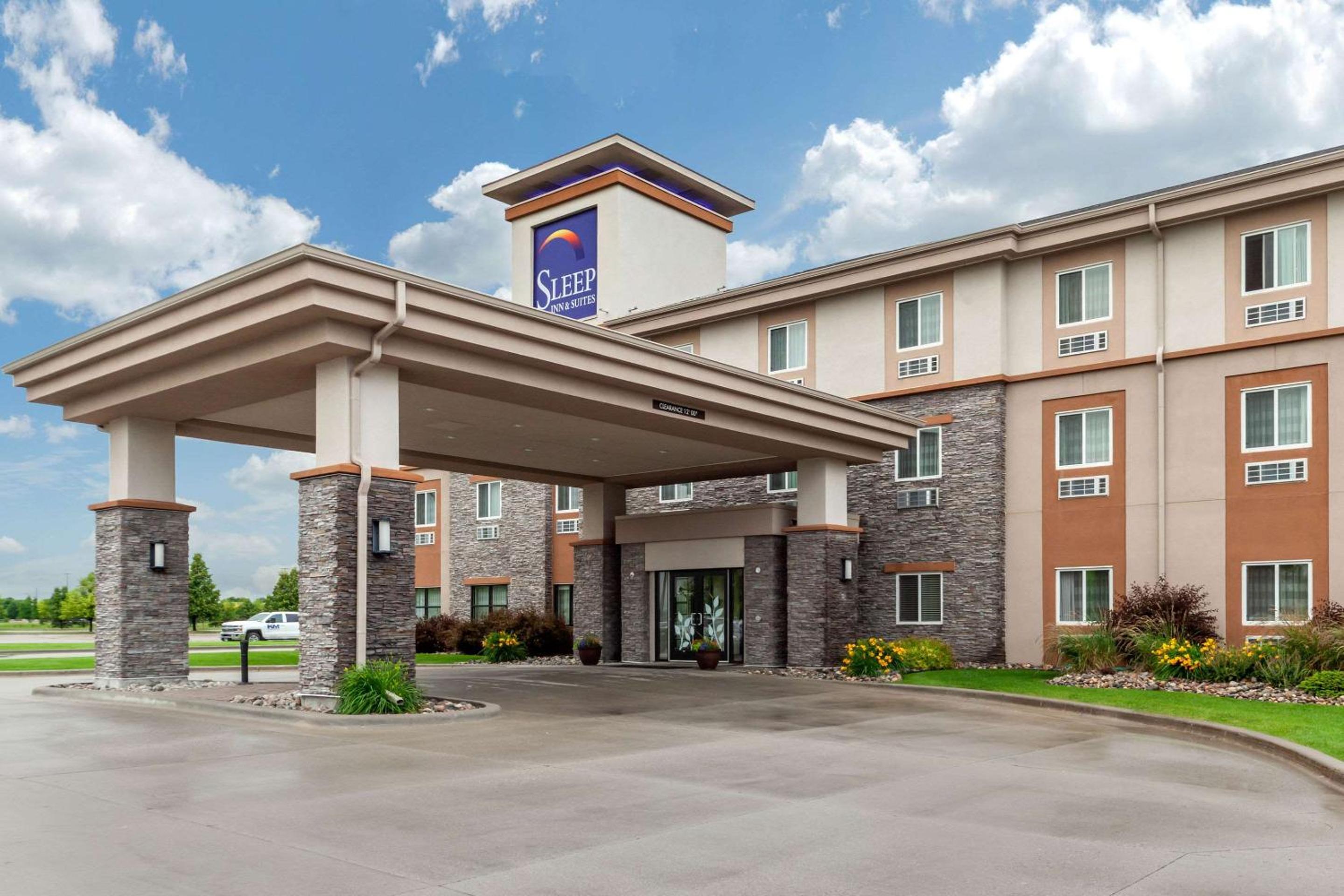 Grand Forks Vacations - Sleep Inn  Suites Grand Forks Near Alerus Center - Property Image 2