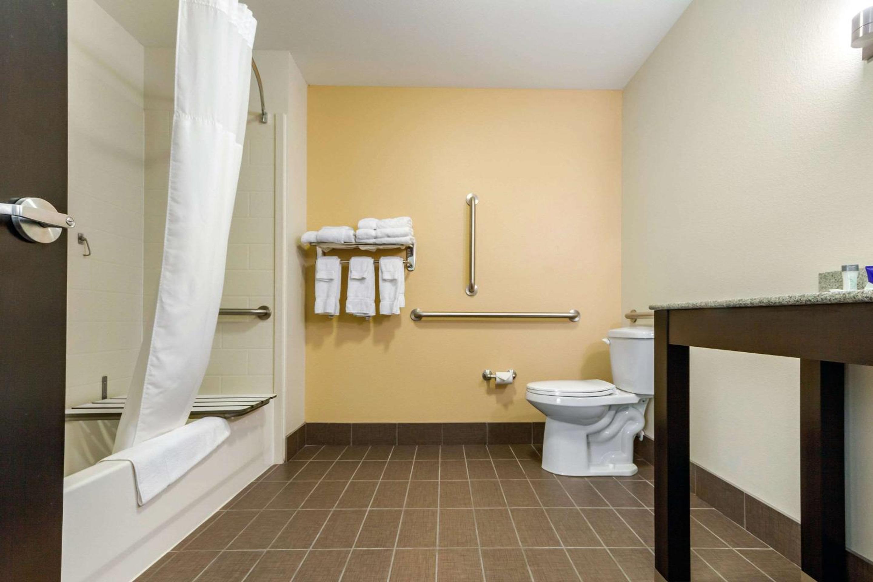 Grand Forks Vacations - Sleep Inn  Suites Grand Forks Near Alerus Center - Property Image 7
