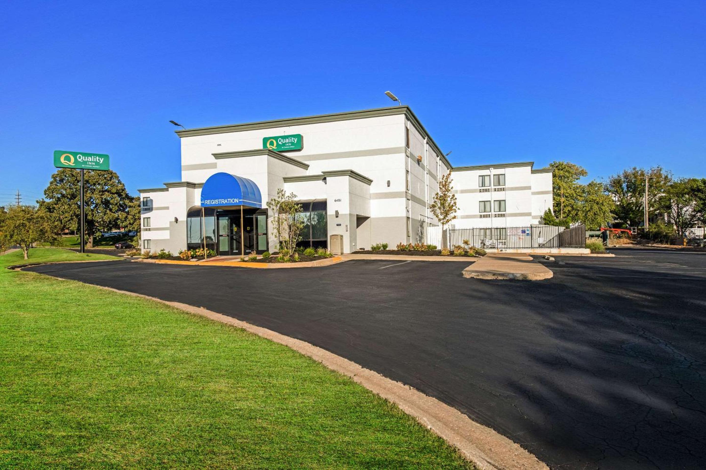 Hotel Quality Inn Merriam Kansas City - Image 1
