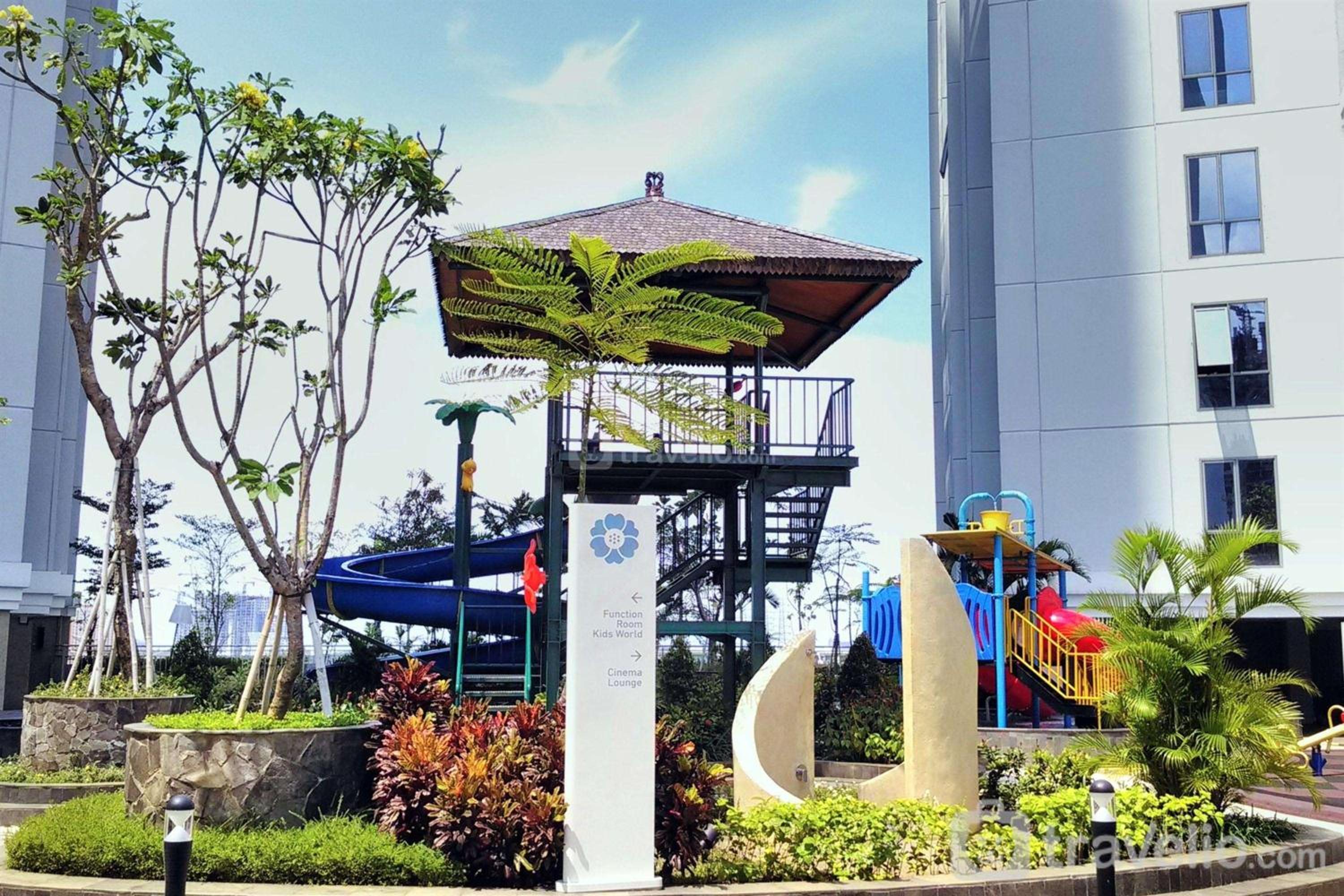 High Floor and Simple 1BR at The Mansion Apartment Kemayoran By Travelio