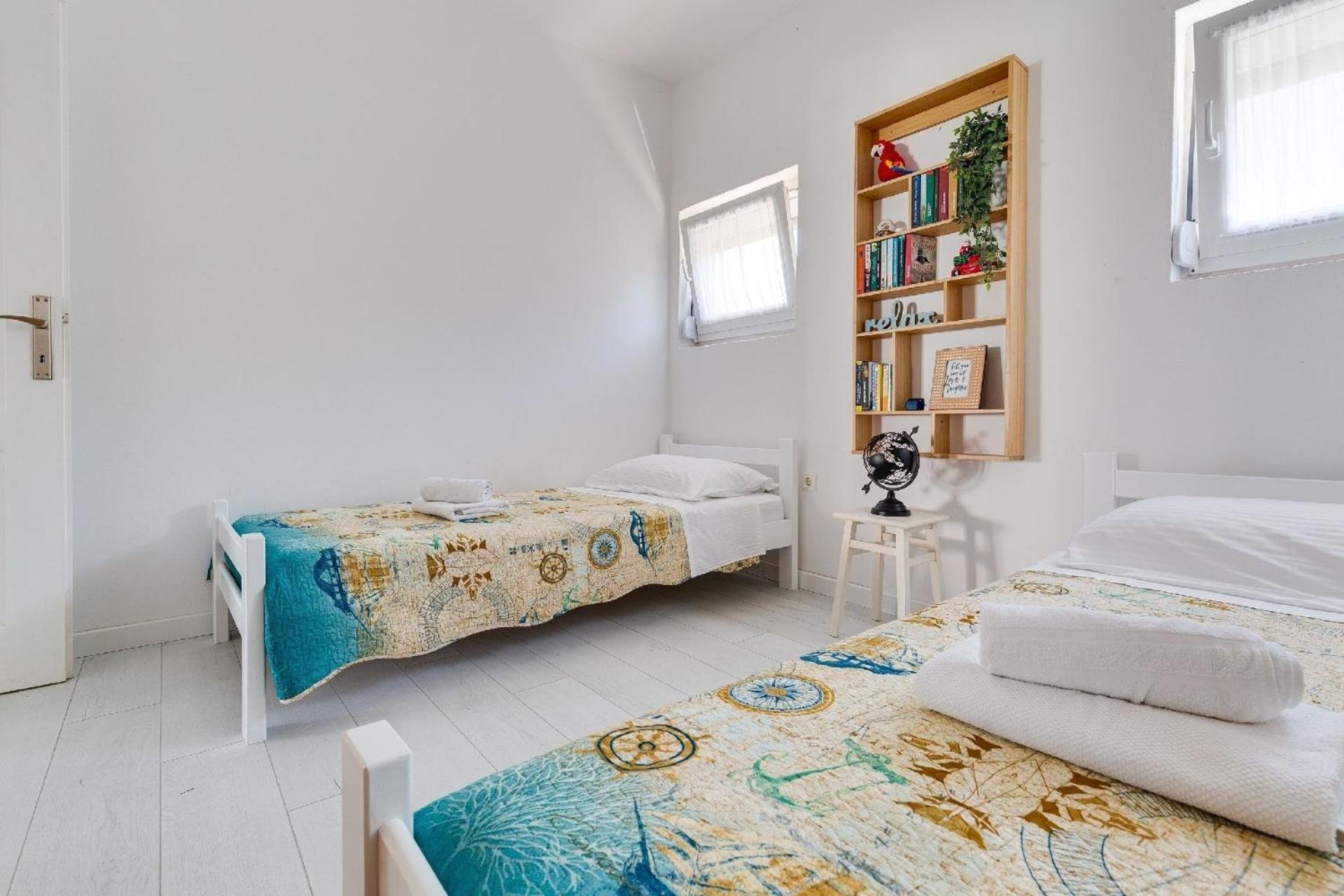 Geräumige Ferienwohnung im Erdgeschoss mit Meerblick vom privaten Balkon - b56525 view 5