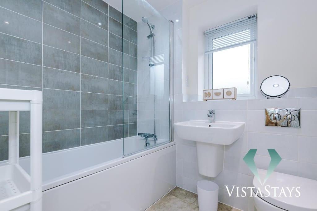 3BDR House By Vista Stays Short Lets & Serviced Accommodation Manchester With Pool Table and Driveway Parking view 2