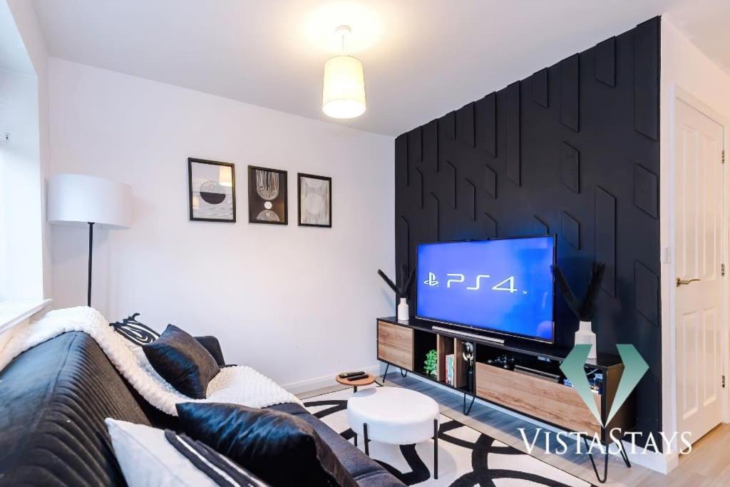 3BDR House By Vista Stays Short Lets & Serviced Accommodation Manchester With Pool Table and Driveway Parking view 4