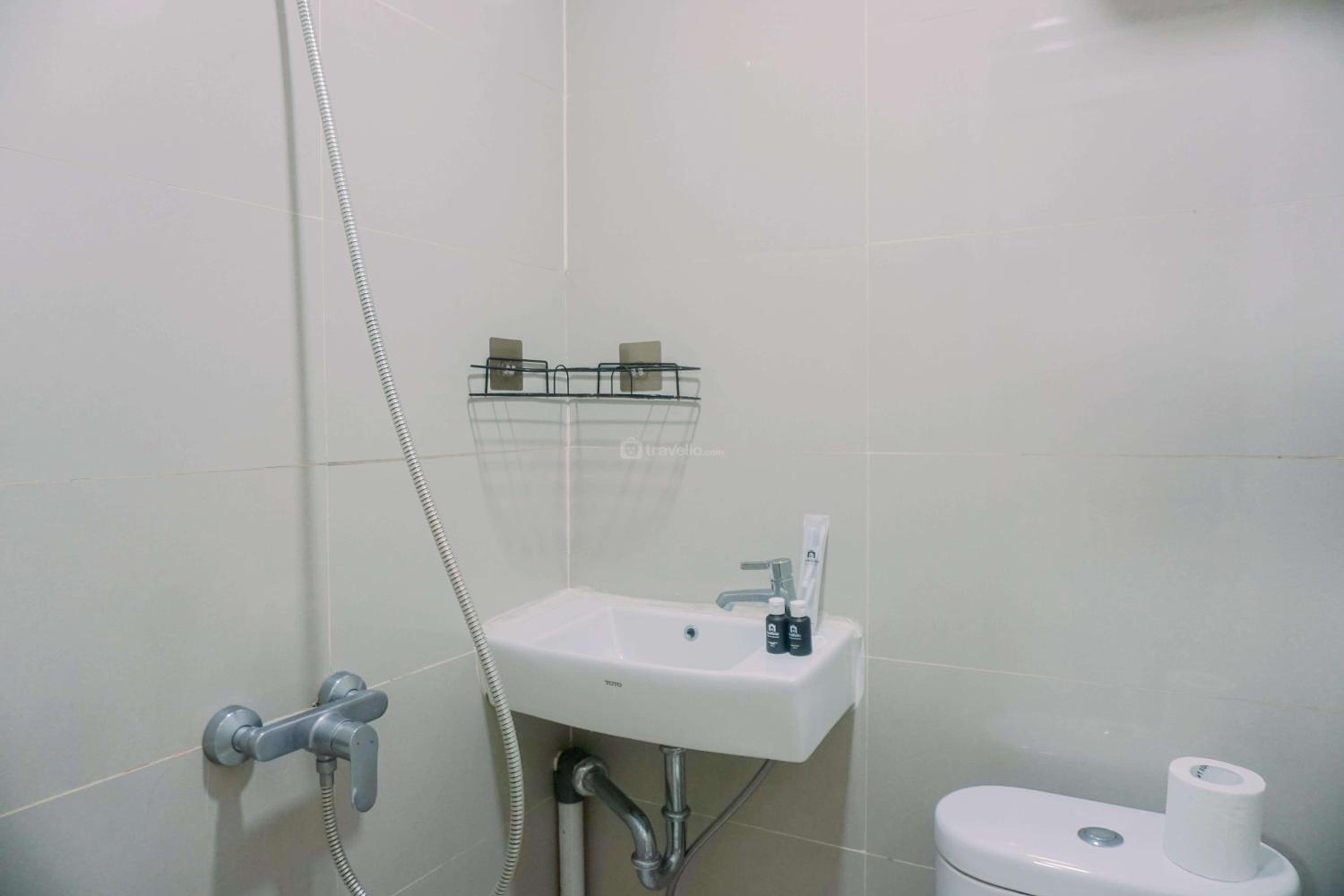 Cozy Stay Studio (No Kitchen) Apartment at B Residence By Travelio view 4
