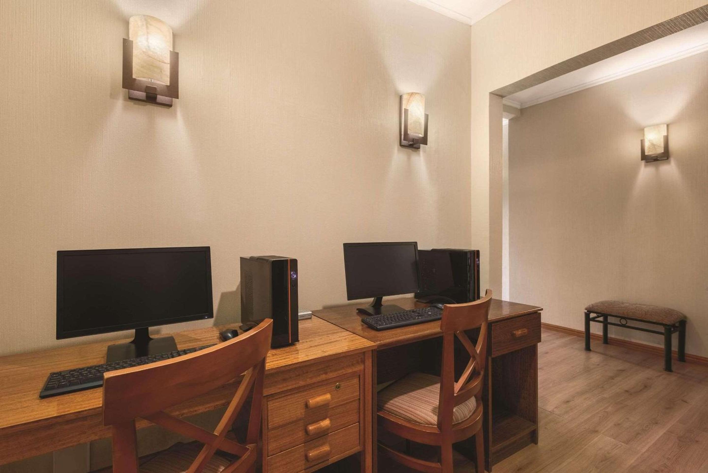 Puerto Varas Vacations - Park Inn by Radisson Puerto Varas - Property Image 3