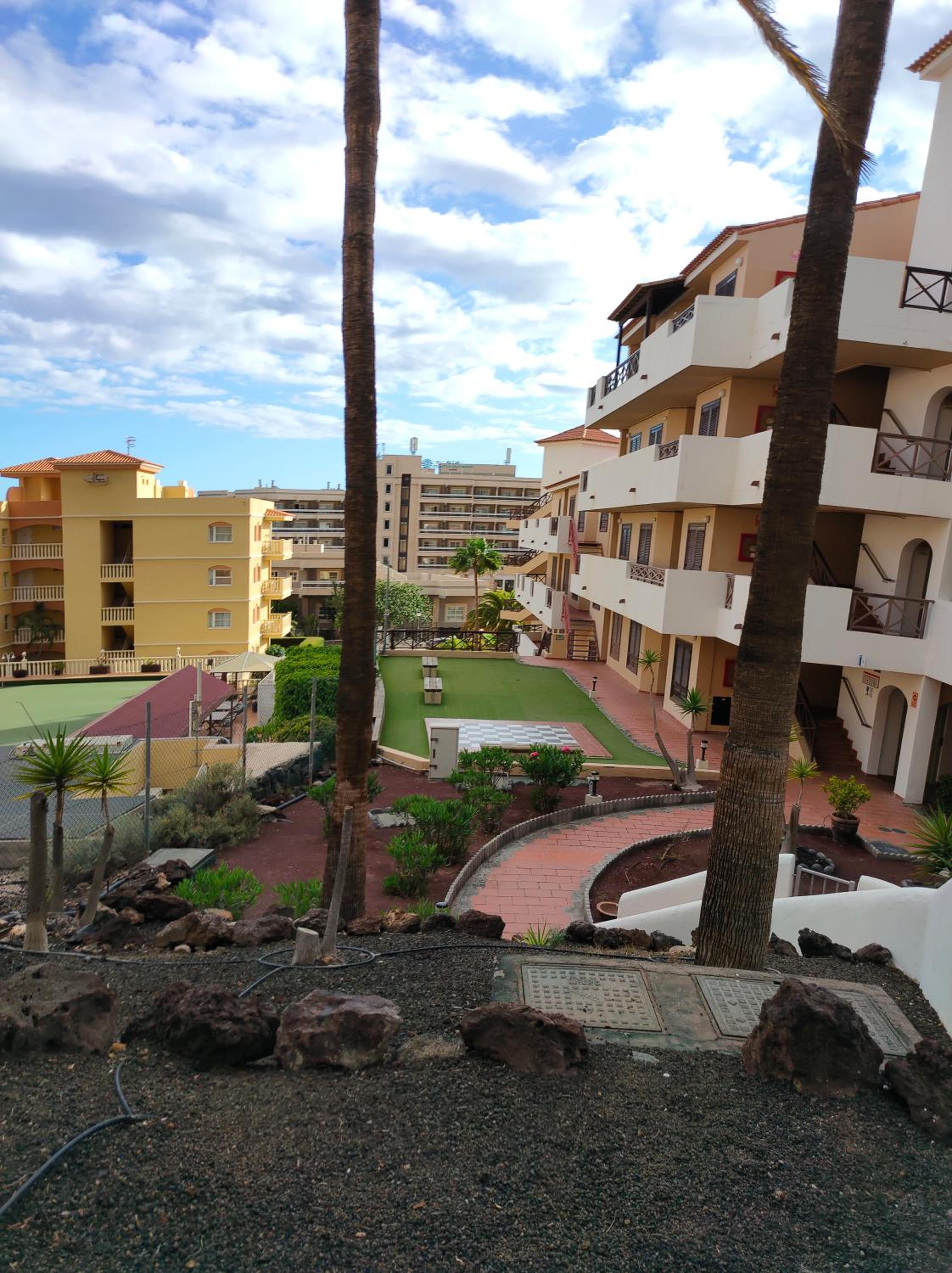 Moderno y luminoso ático con vistas y piscina