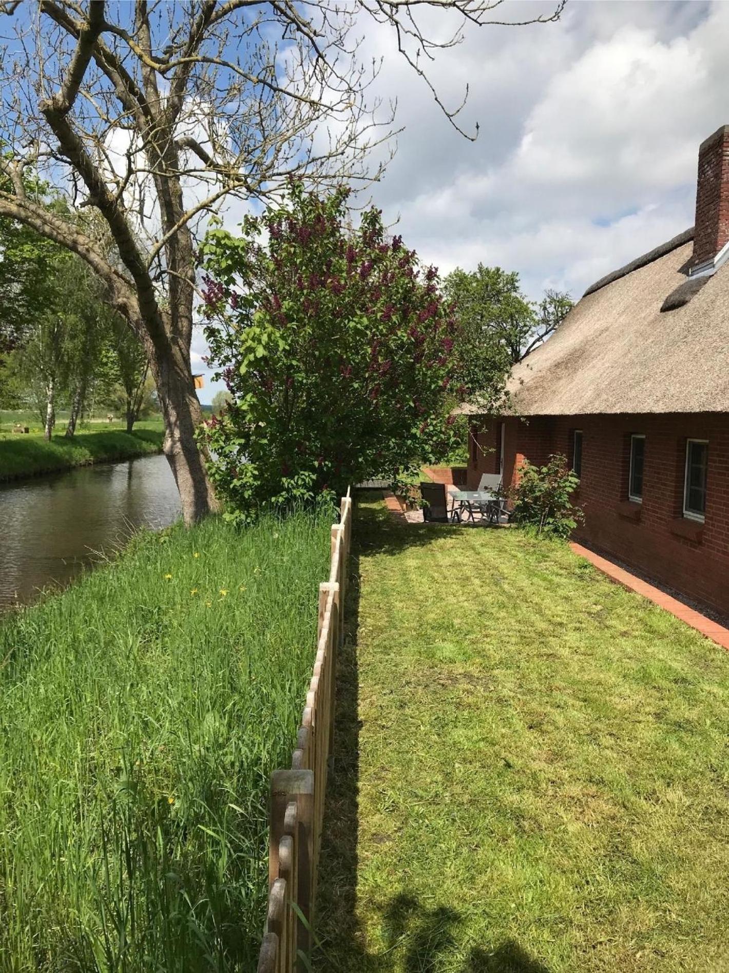 Gemütliches Reetdachhaus In Schleswig Holstein