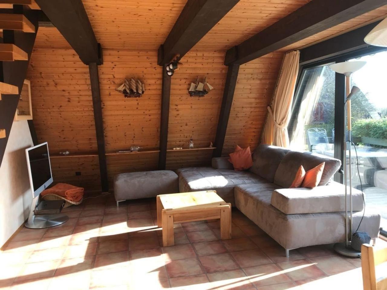 Ferienhaus in Fedderwardersiel mit Terrasse