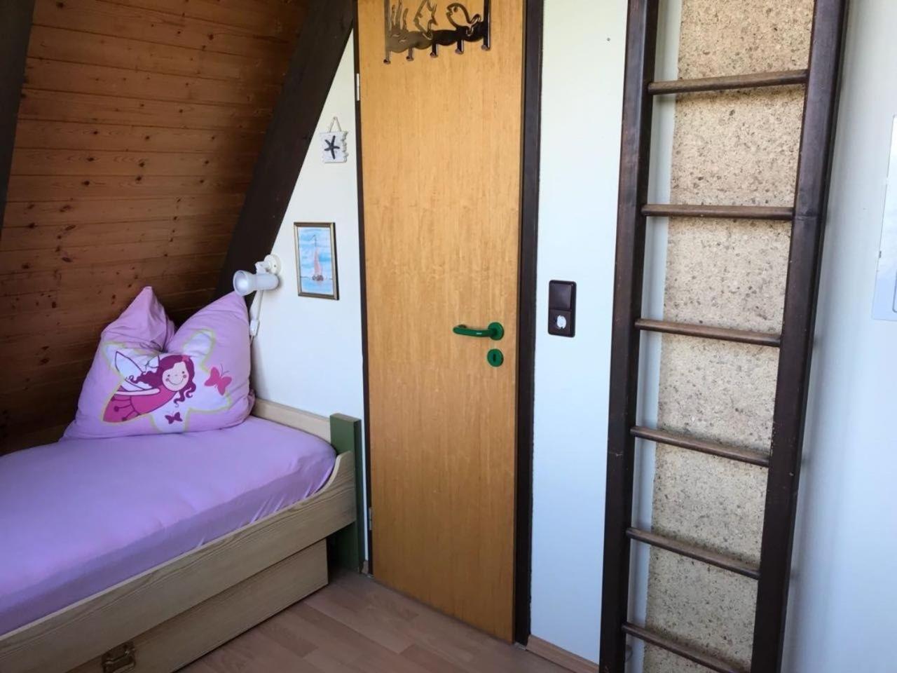 Ferienhaus in Fedderwardersiel mit Terrasse