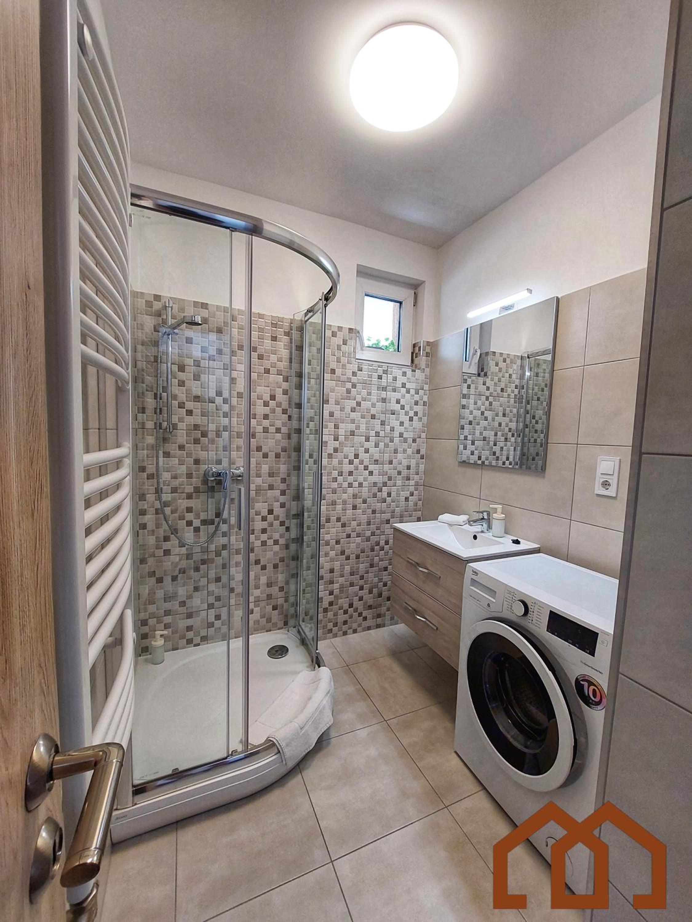 Paskom Apartmanház view 2