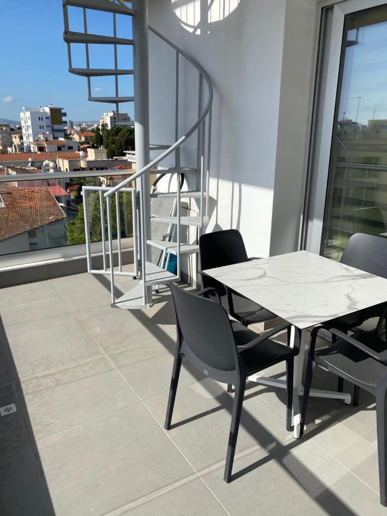 Top Floor Luxury 1Bedroom with Sea View in LARNACA CENTER