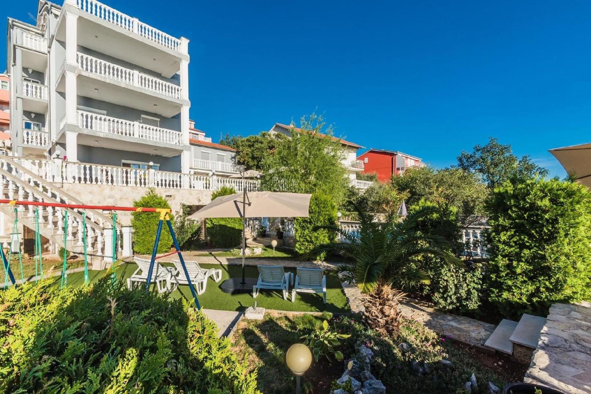 Wohnung mit großem Pool und Meerblick view 2
