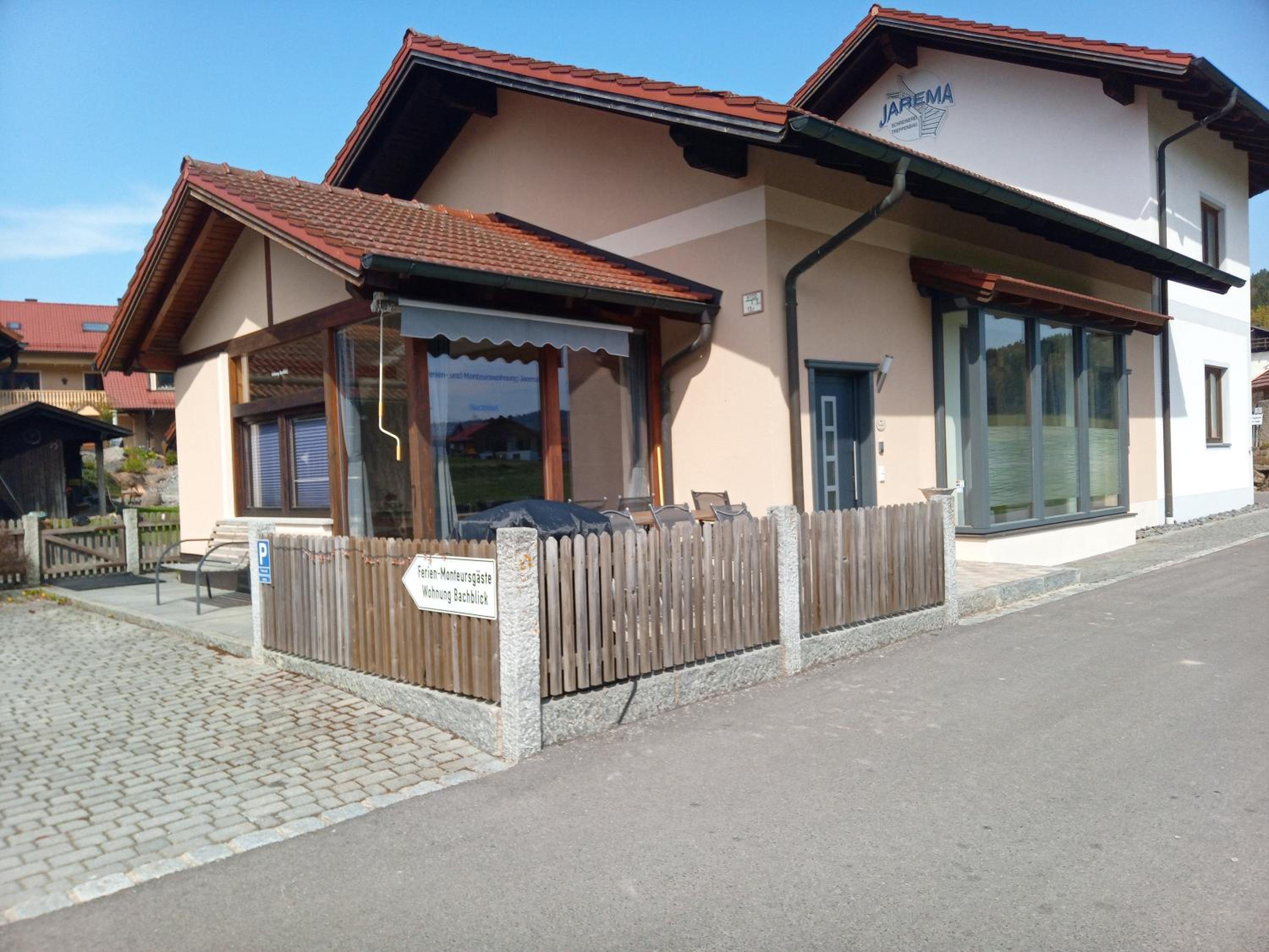 Großzügige Wohnung Bachblick