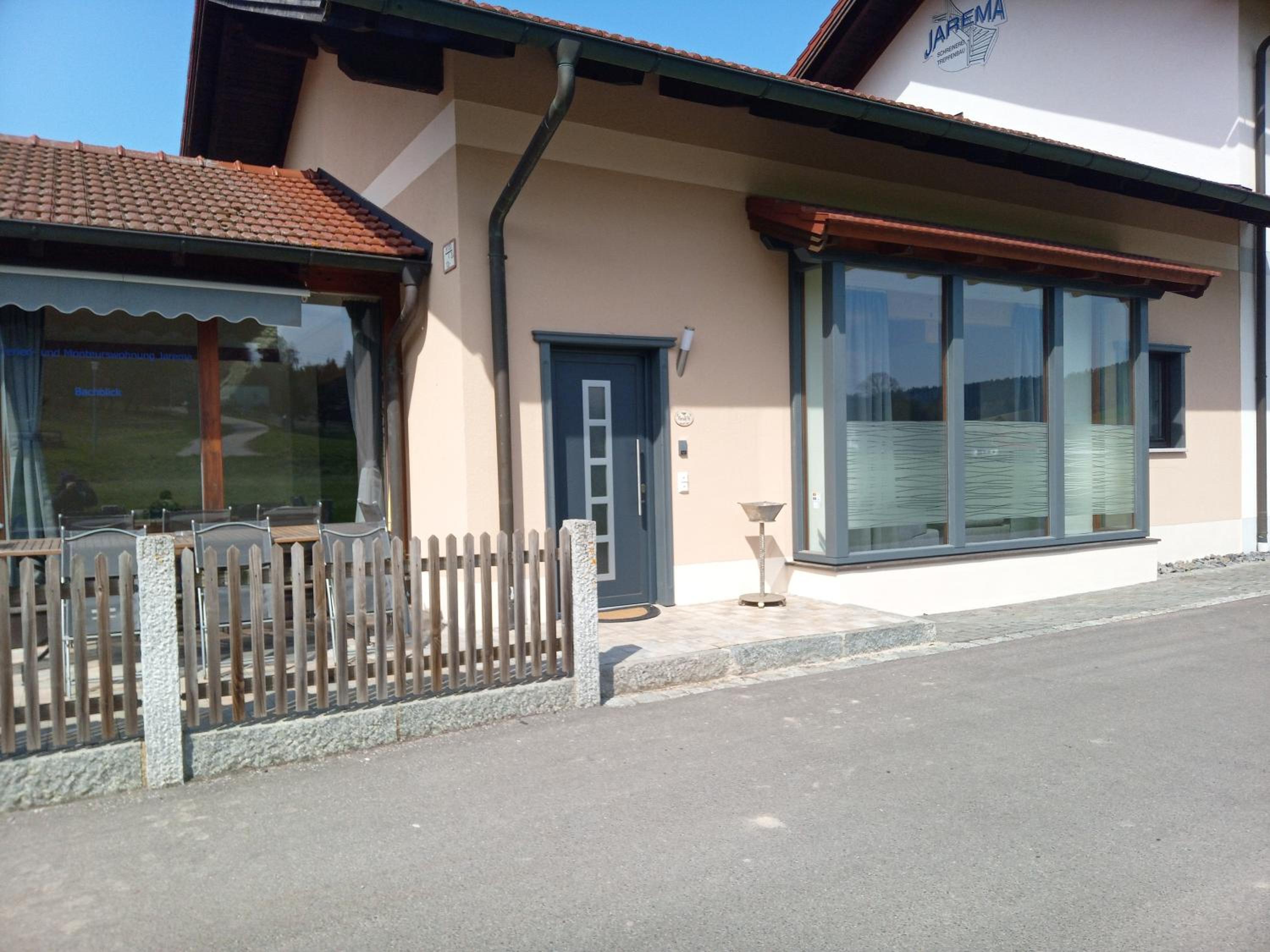 Großzügige Wohnung Bachblick