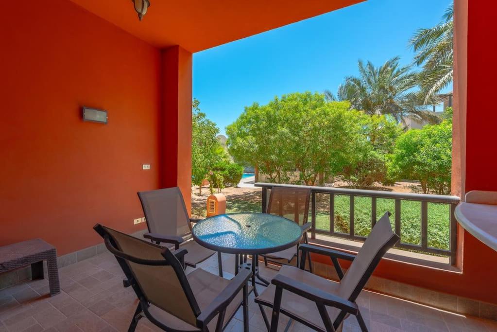 Beautiful apartment with terrace to the pool