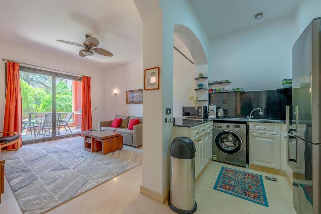 Beautiful apartment with terrace to the pool