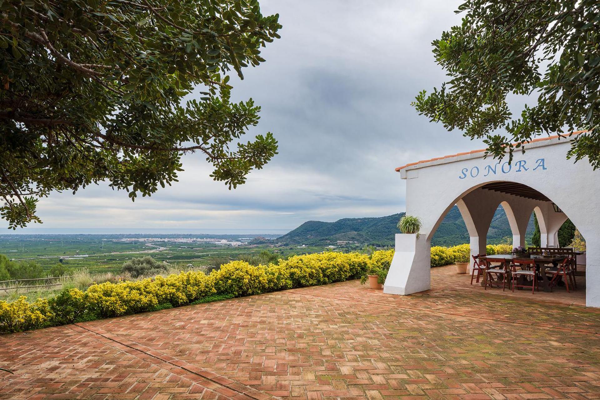 House -Sleeps 8-Natural Pool-Pet Friendly