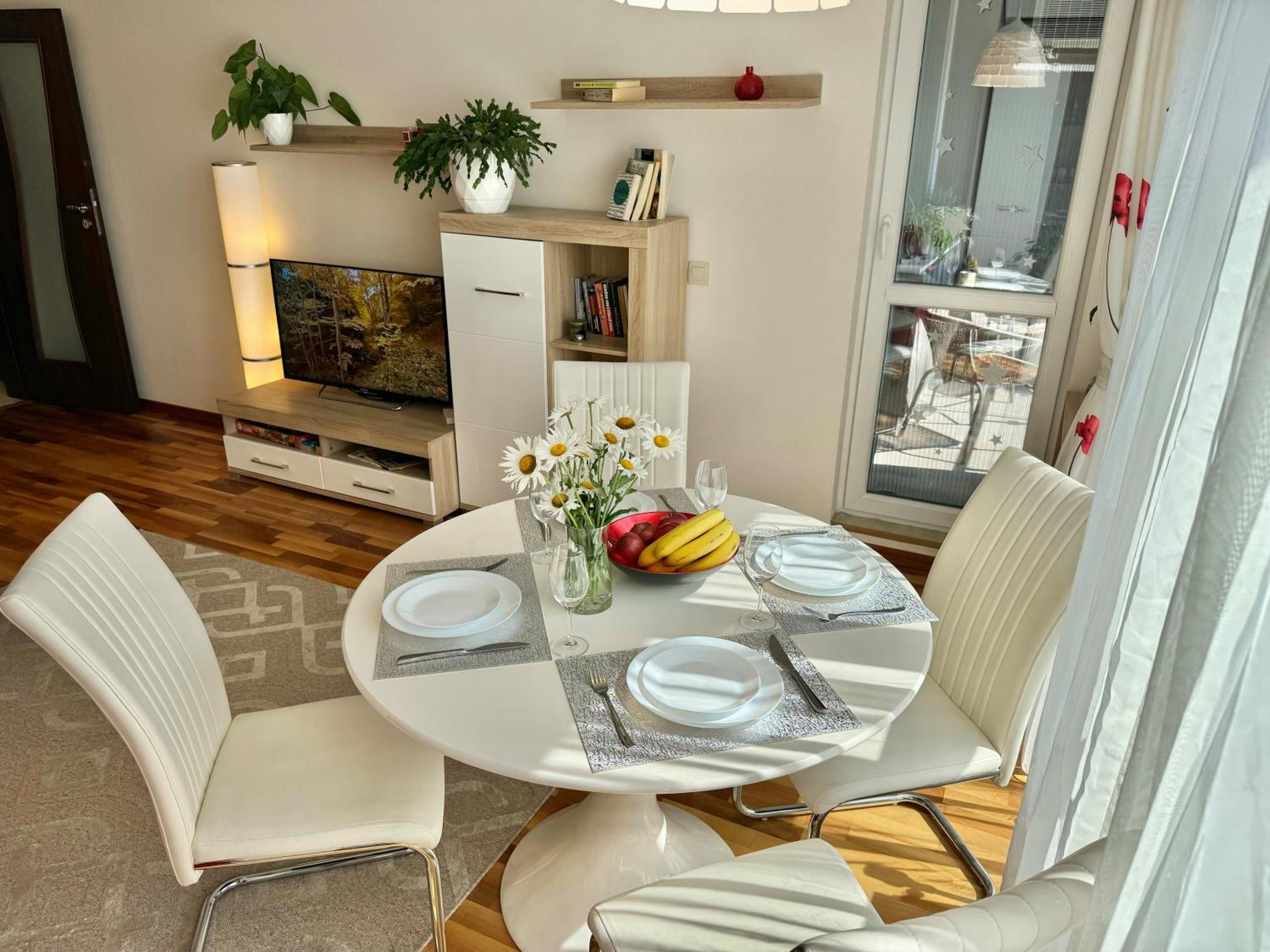 Sunny & Comfort Apartment next to Tech Park for 4 Guests