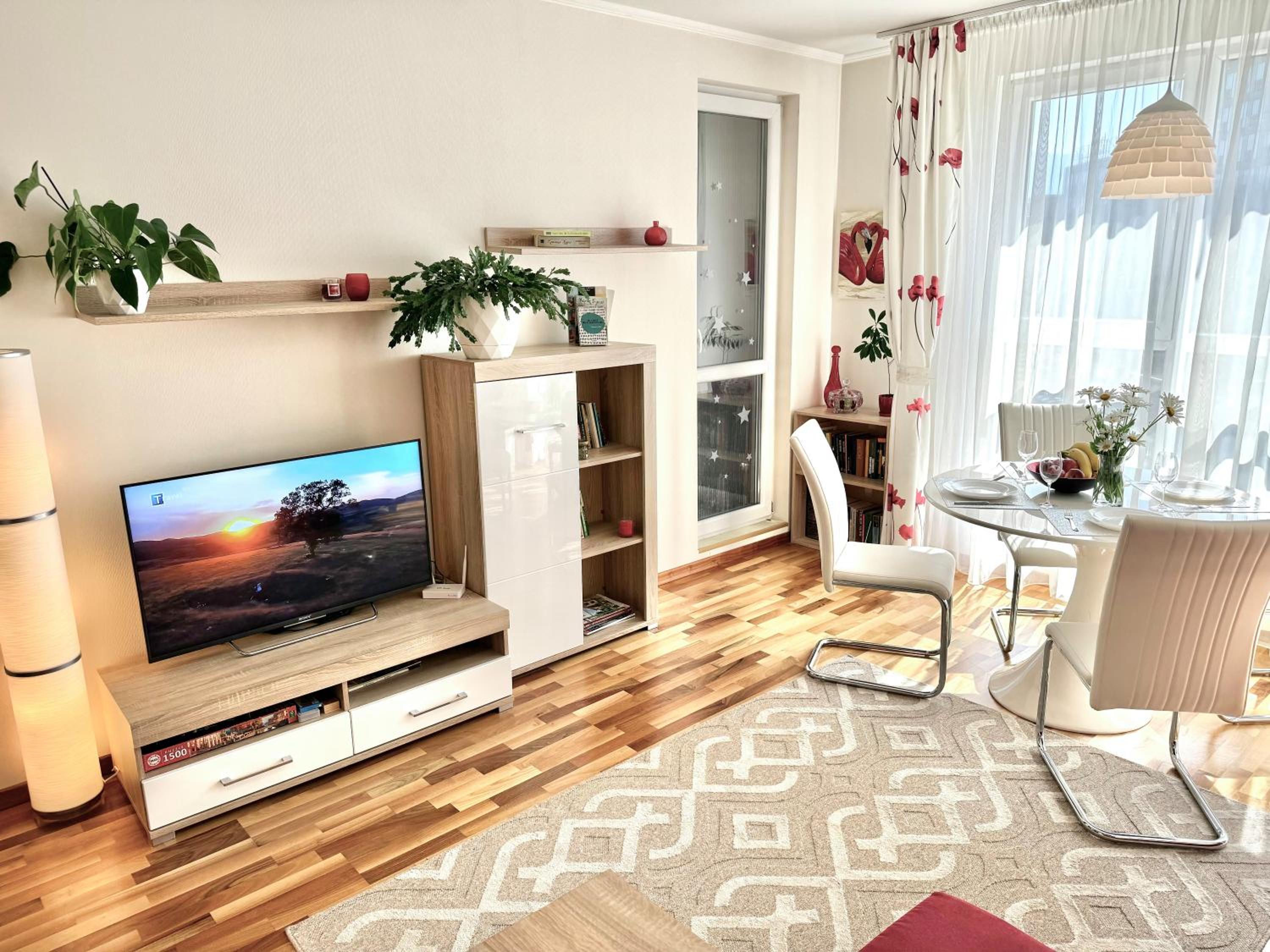 Hotel Sunny & Comfort Apartment next to Tech Park for 4 Guests - Image 1