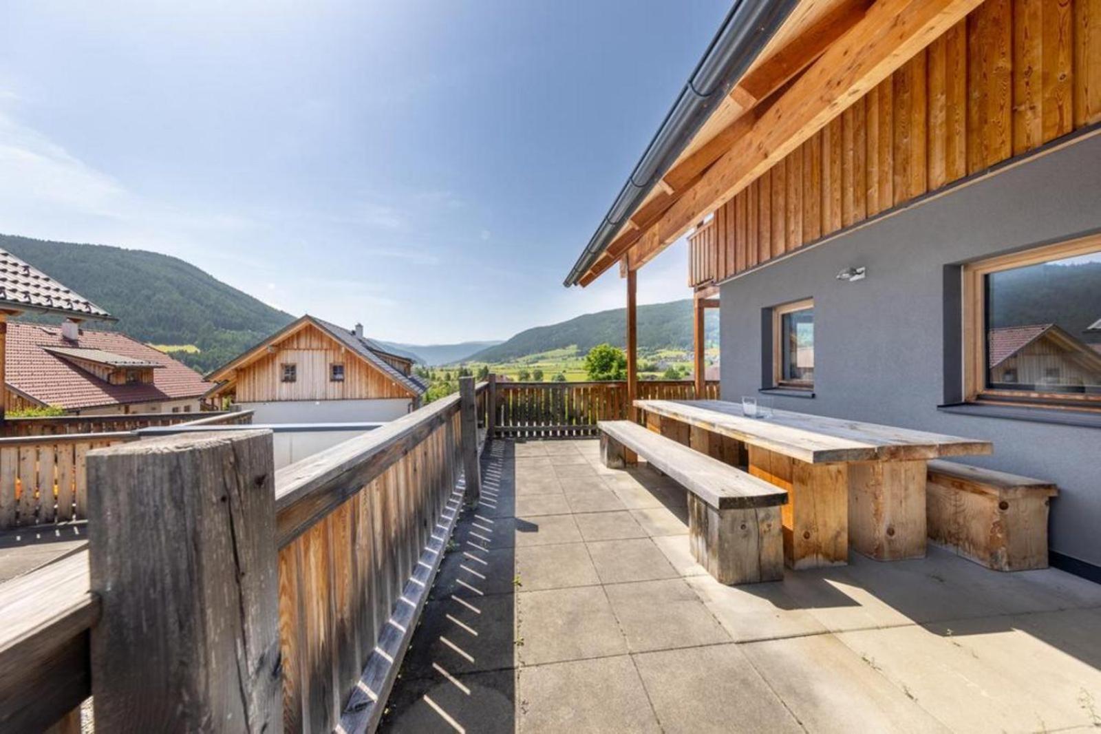Panorama Chalet Grau XL