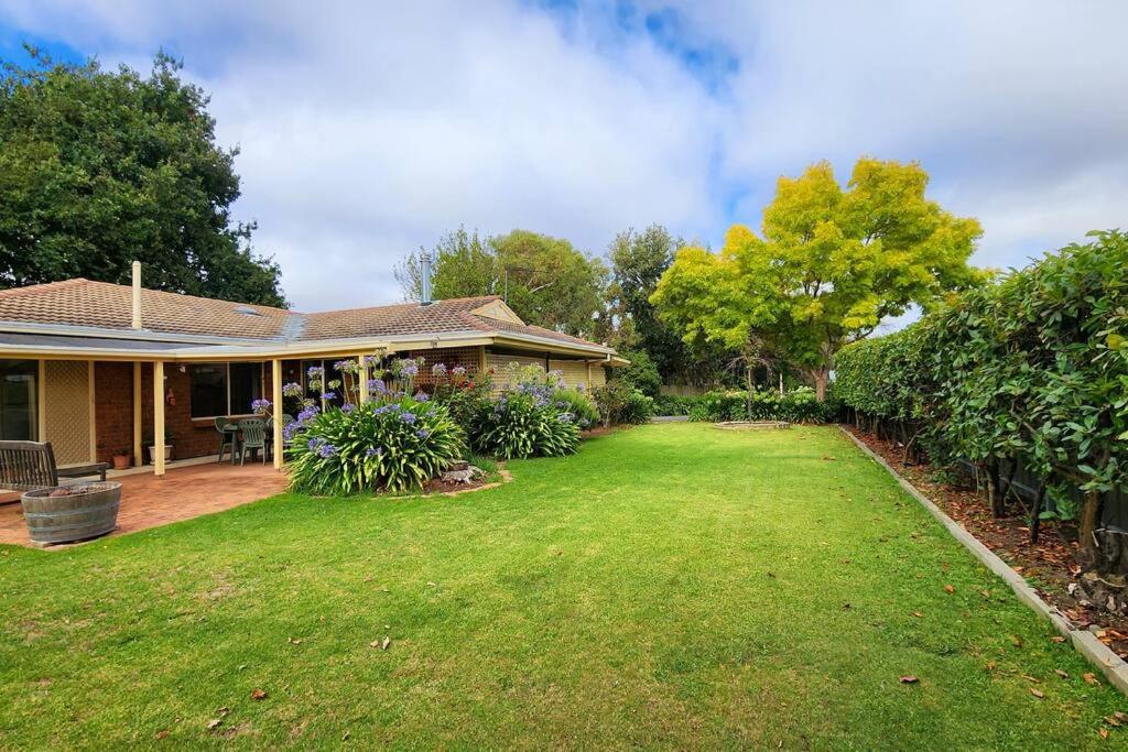 Hahndorf Home, walk to main st, sleeps 8