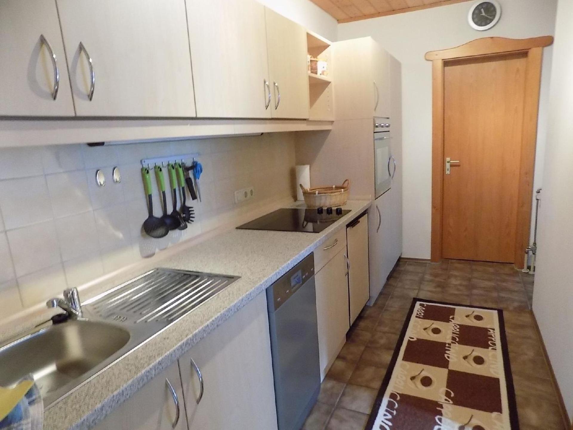 Wohnung Mit Möblierter Terrasse Und Waldblick