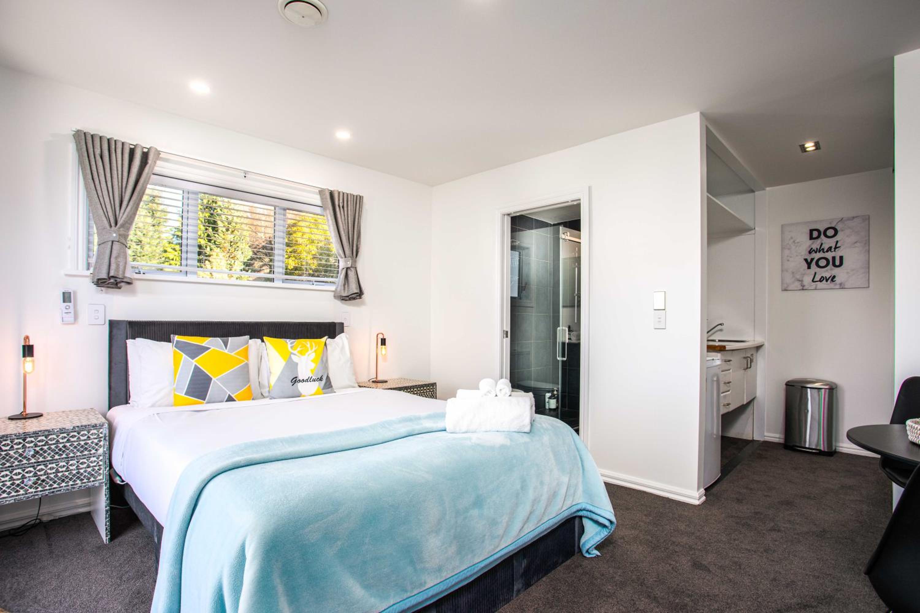 Awesomely Ambient Queenstown Home