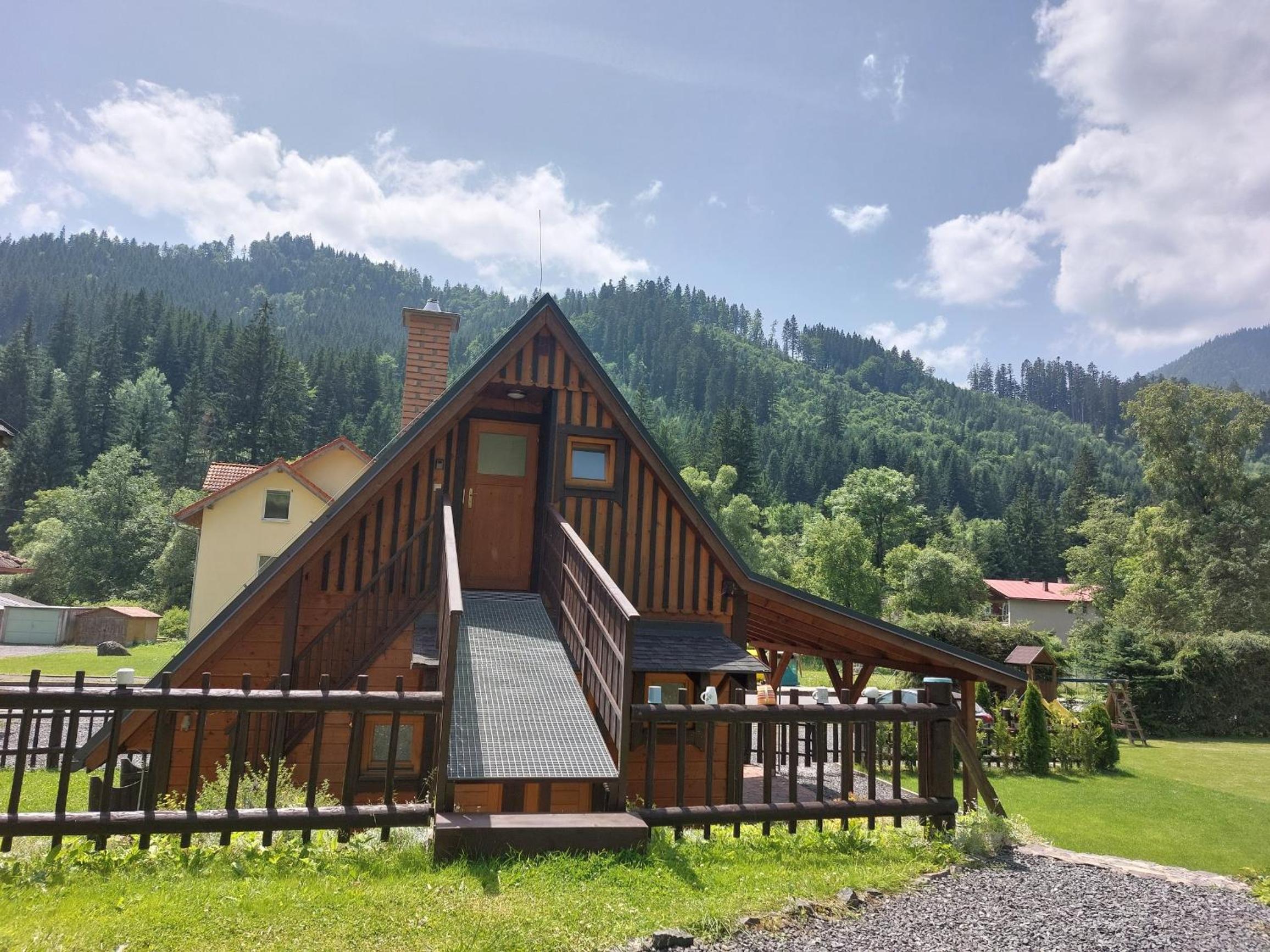 Chatka pod jaskyňou view 3