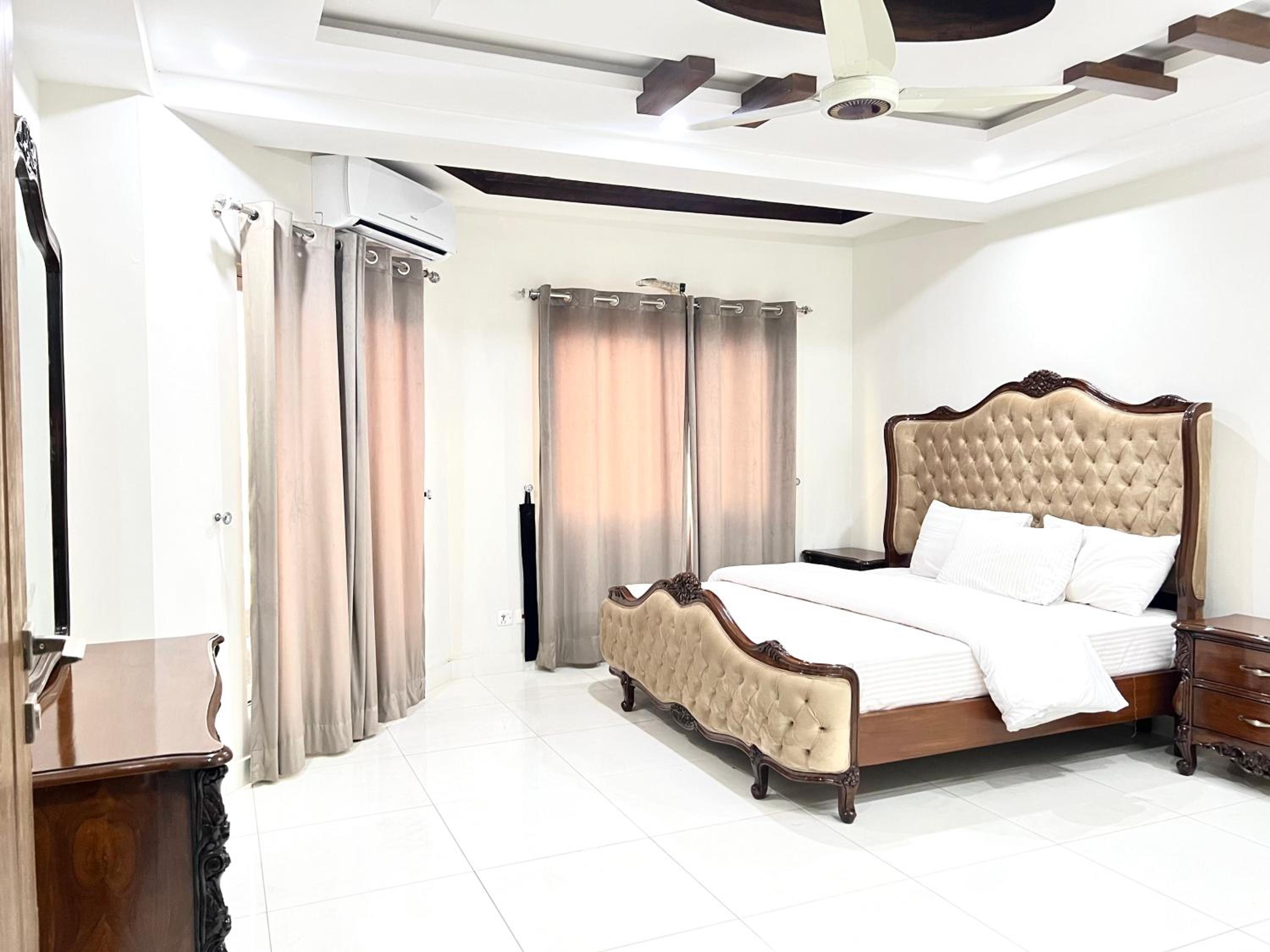 Luxury Apartment Hotel 3 Bedrooms Apartment ISB view 2