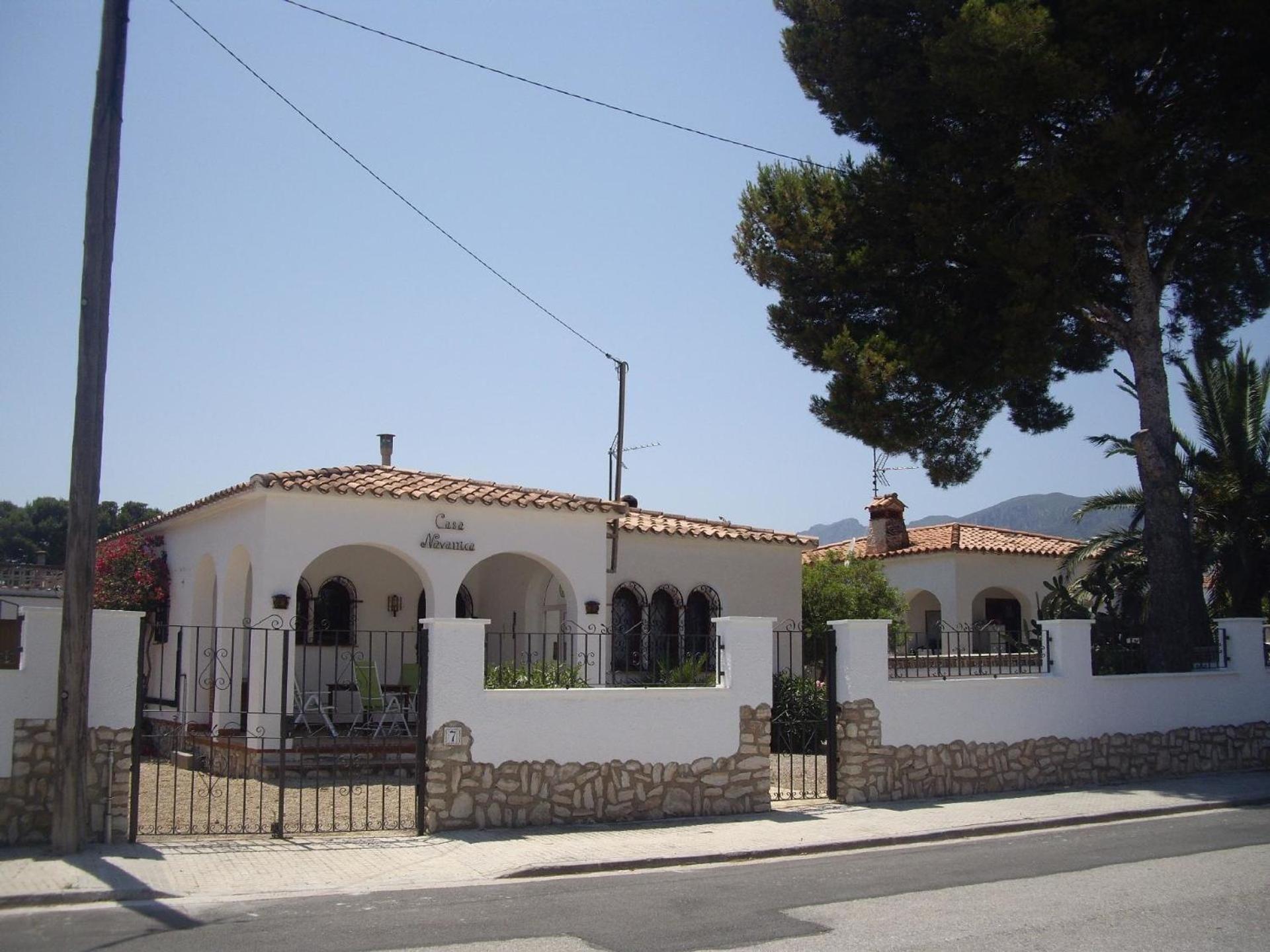 Geräumiges, Strandnahes Ferienhaus Mit Garten