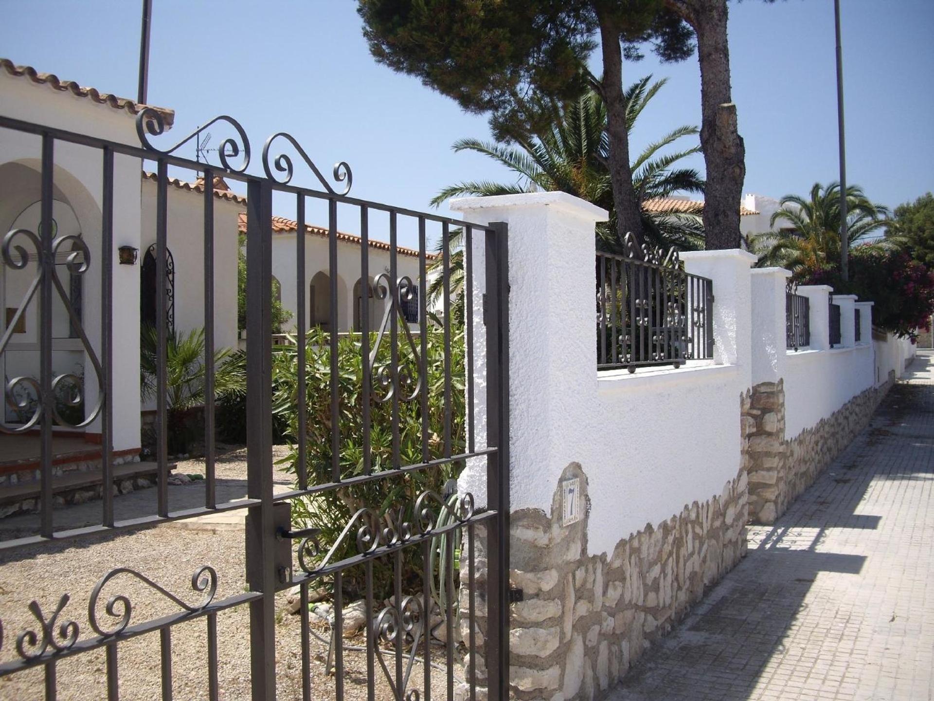 Geräumiges, Strandnahes Ferienhaus Mit Garten