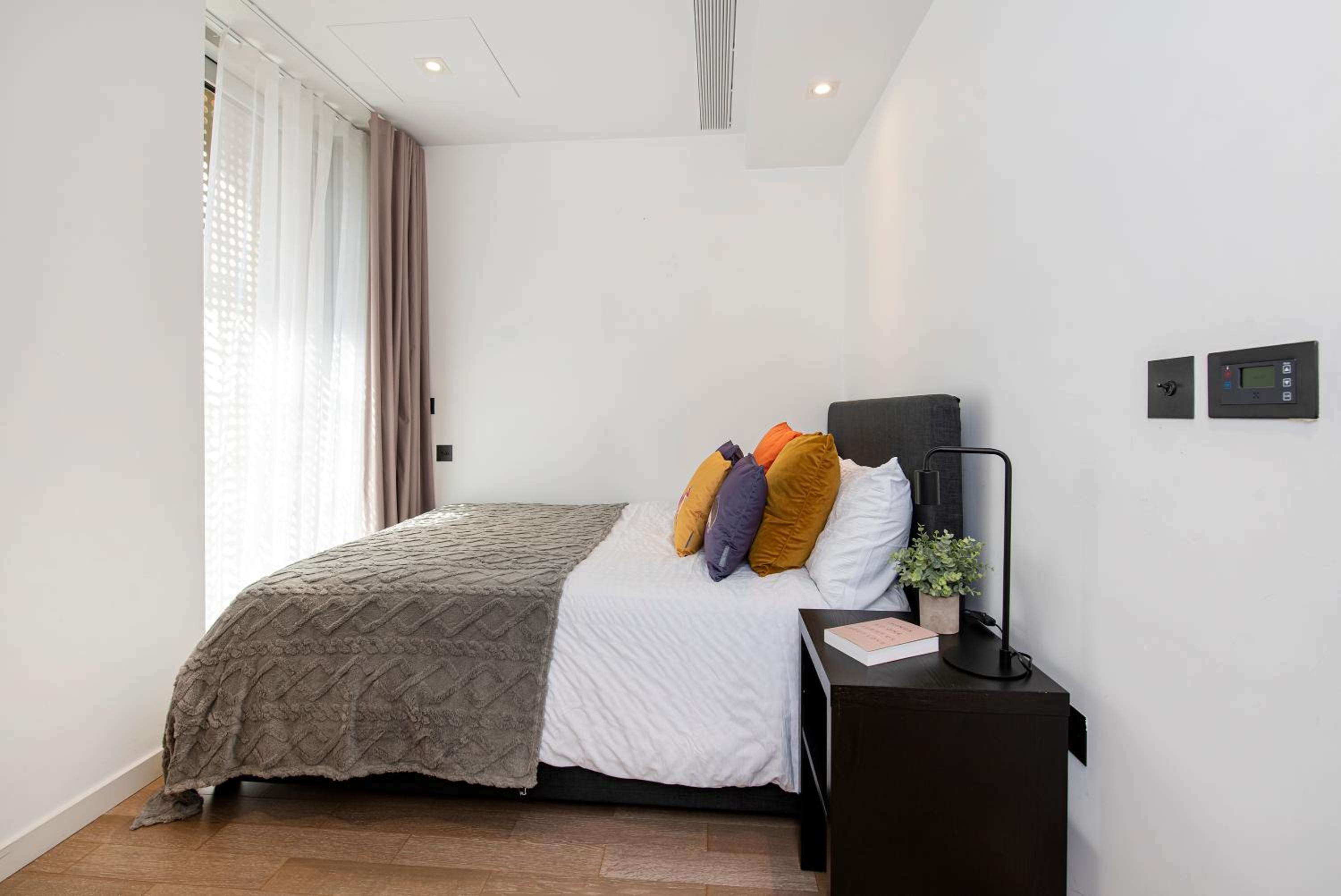 Modern 2 Bed Battersea Power Station