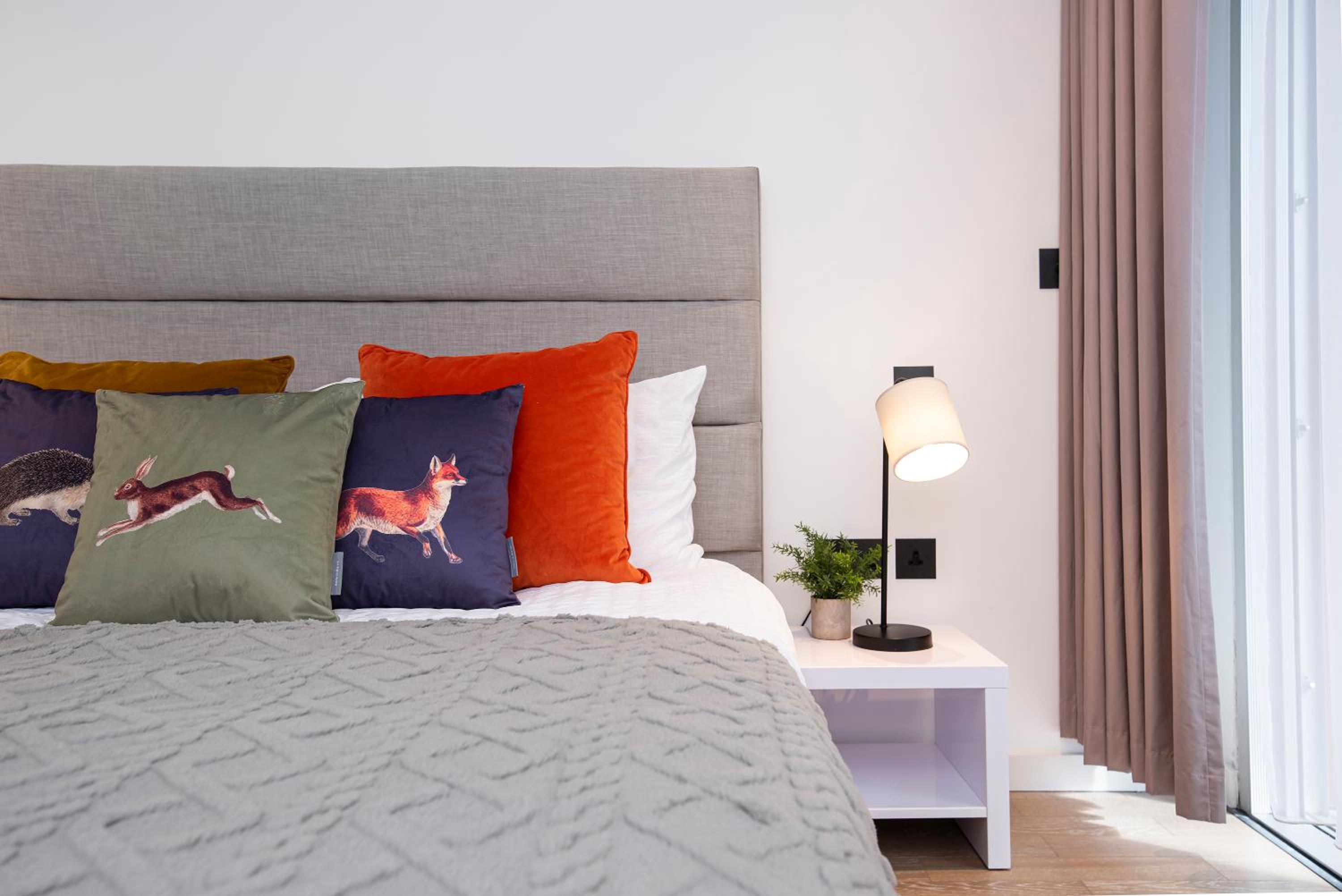 Modern 2 Bed Battersea Power Station