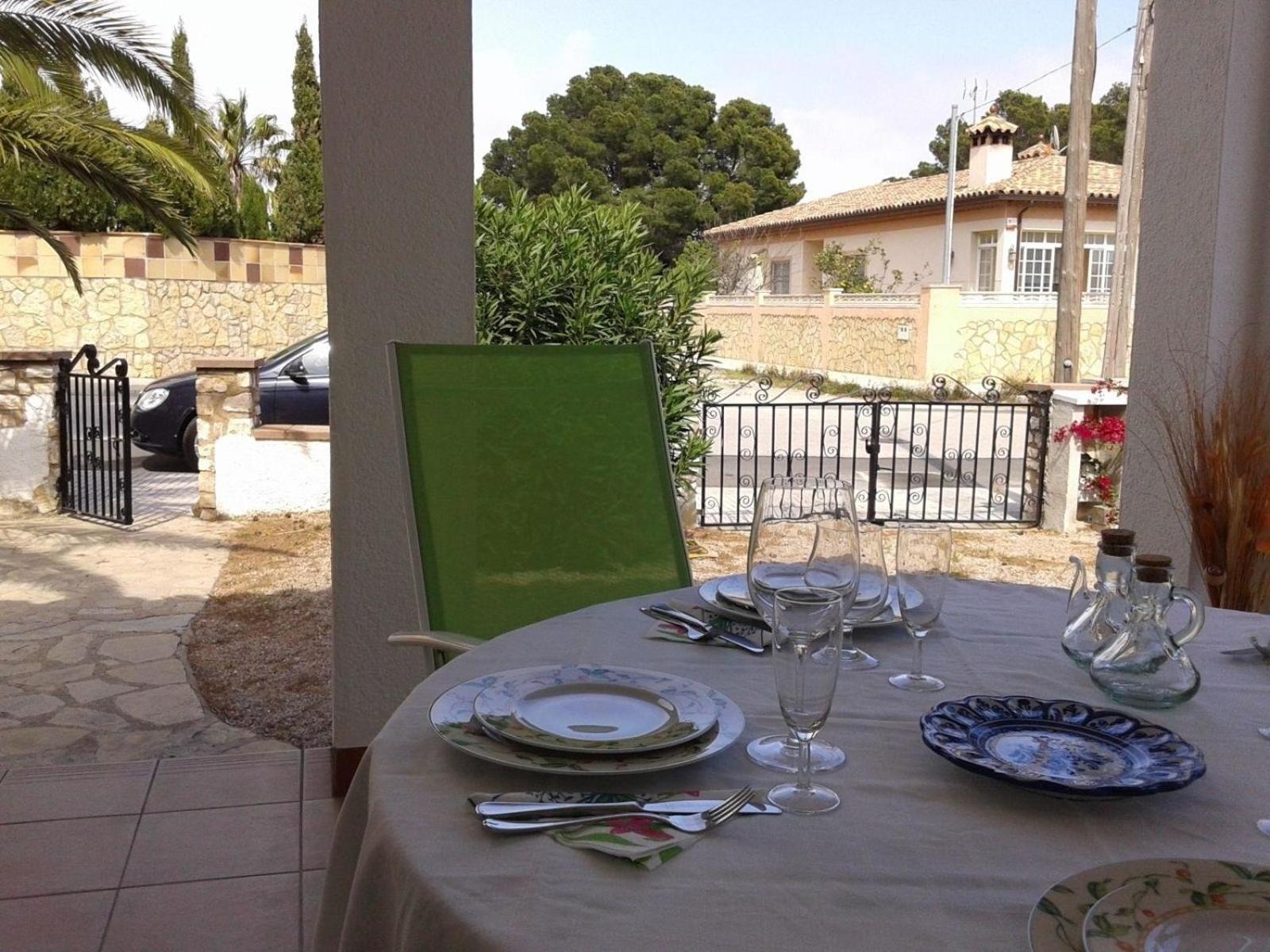 Geräumiges, Strandnahes Ferienhaus Mit Garten