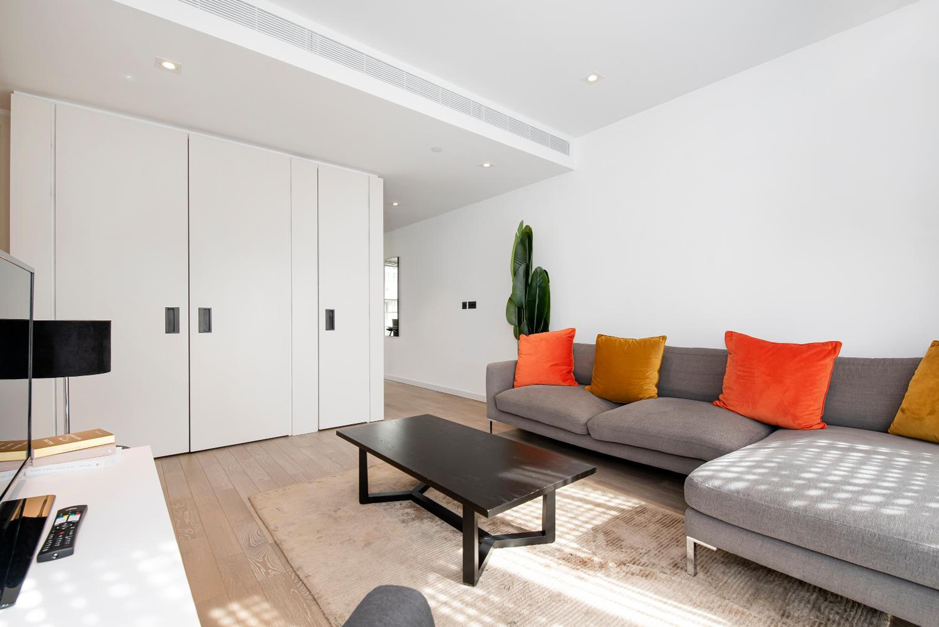 Modern 2 Bed Battersea Power Station