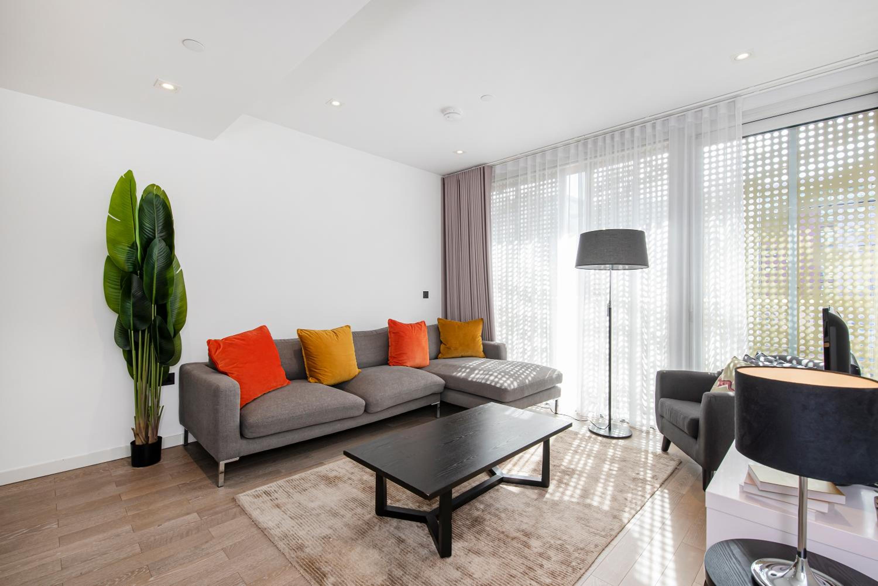 Modern 2 Bed Battersea Power Station