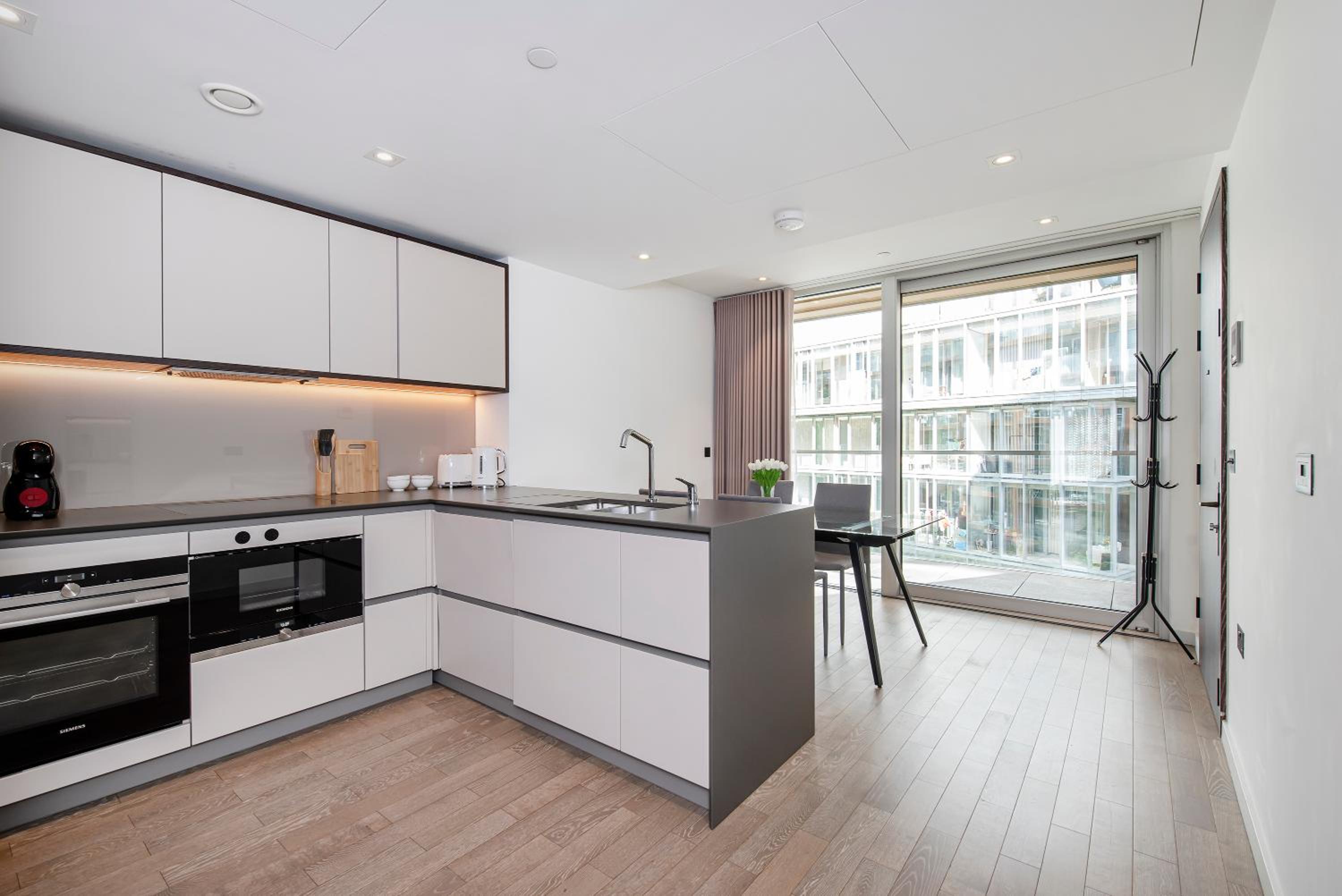 Modern 2 Bed Battersea Power Station