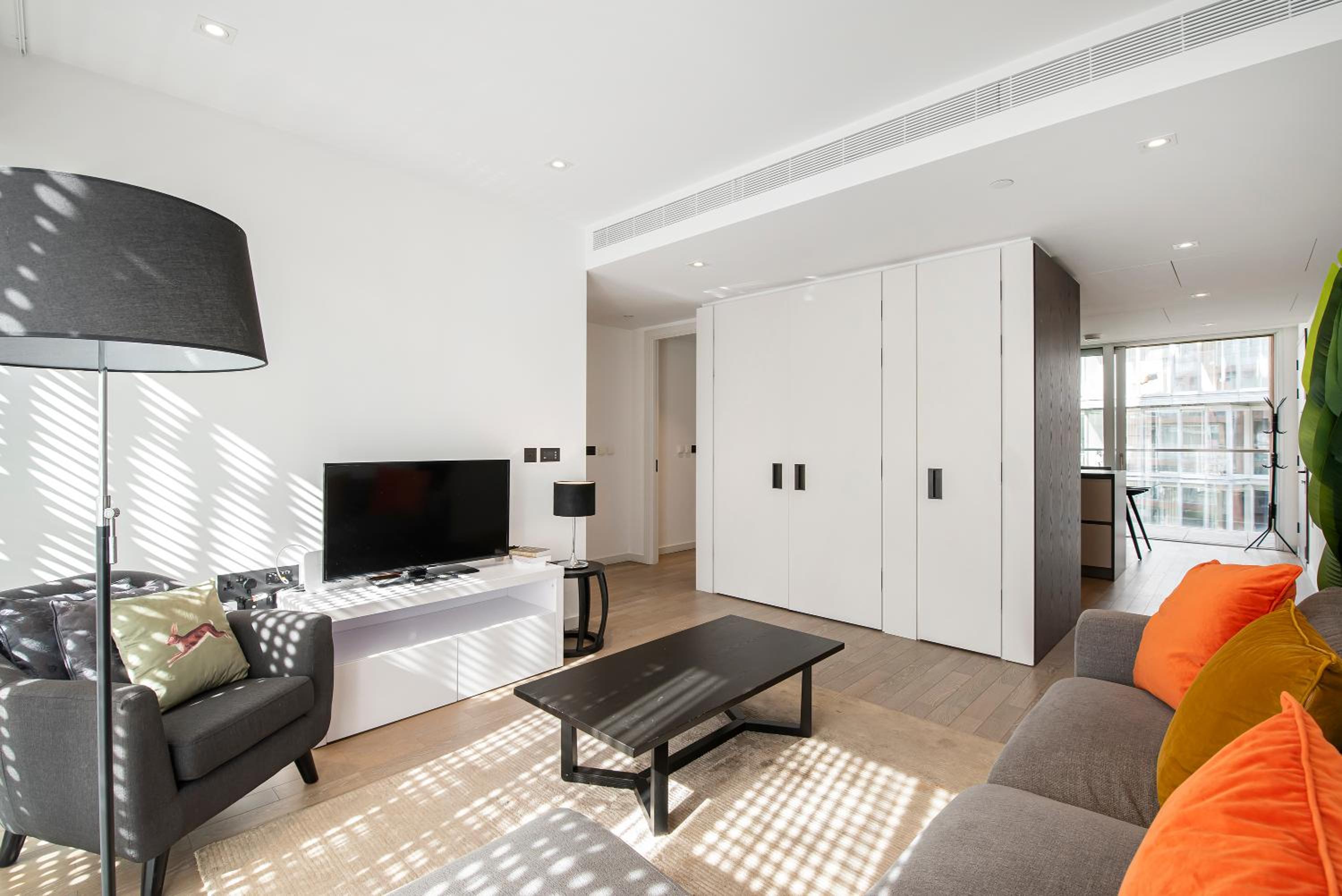Modern 2 Bed Battersea Power Station