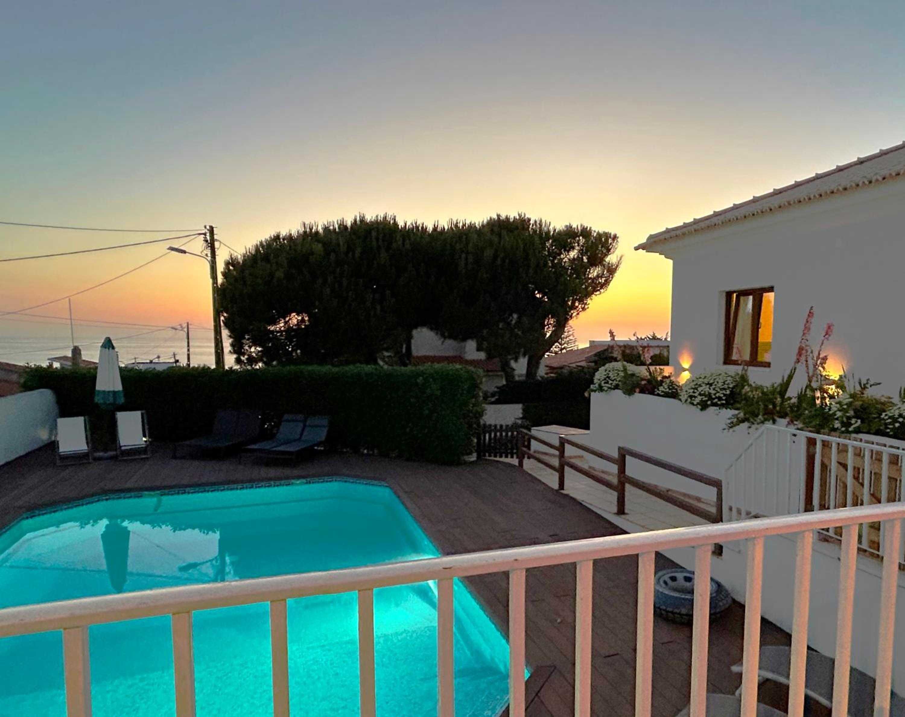 Family beach house, sea view, pool, Colares near Sintra