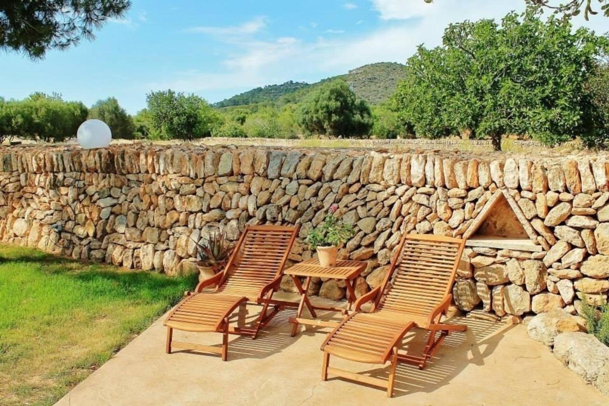 Großzügige Ferienvilla mit großem Pool im Garten und moderner Ausstattung
