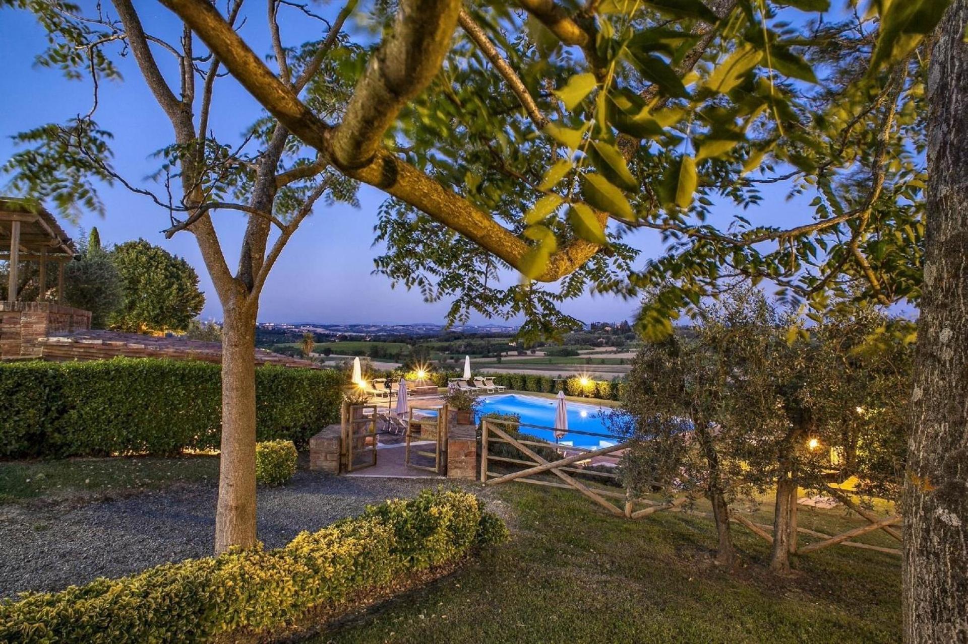 Geräumige Wohnung in Montepulciano mit Veranda, Klimaanlage, Weingut mit Großem Garten, Pool,Spa
