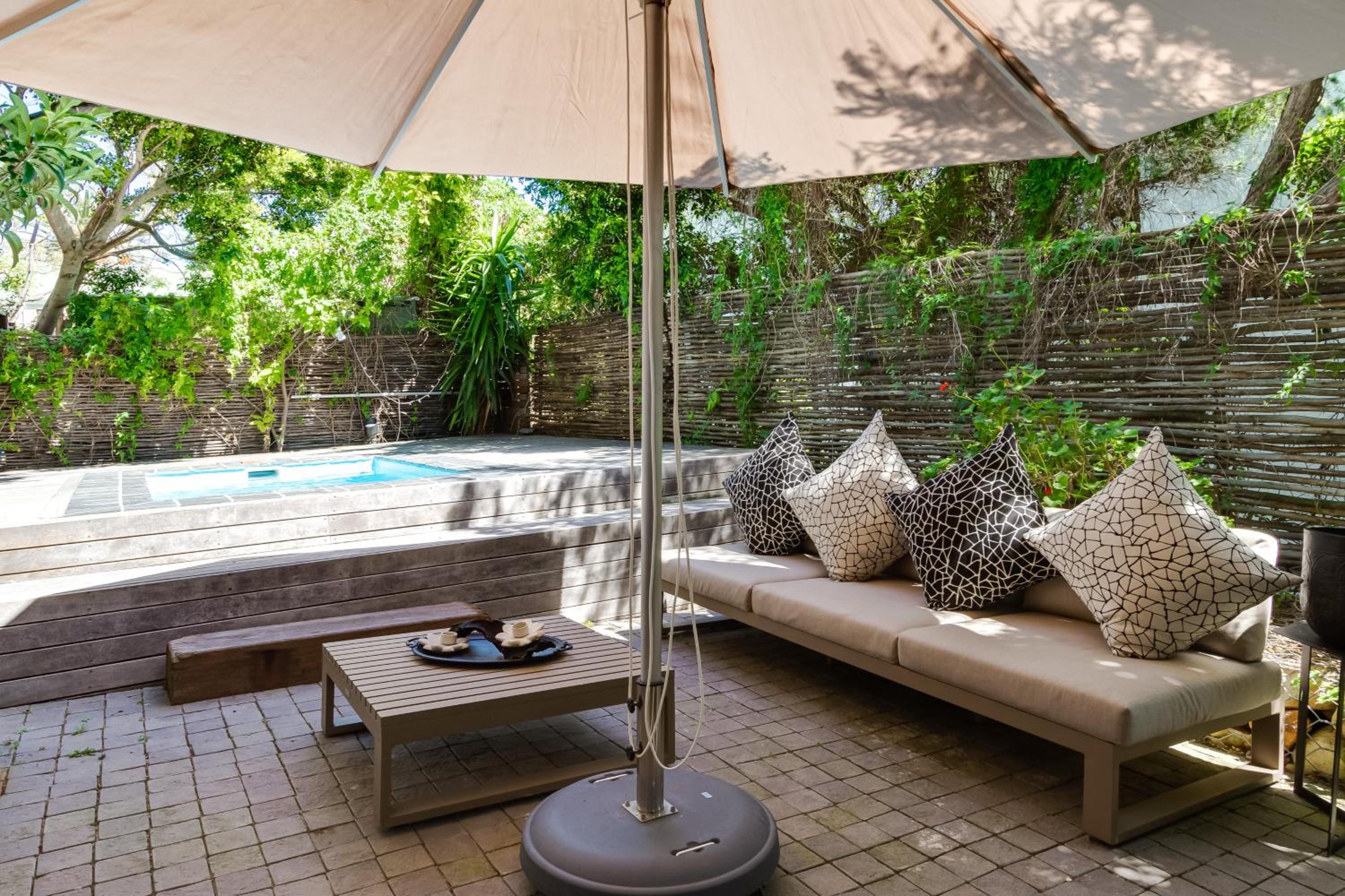 Sweet Greta - Garden Apartment with Solar Power view 2